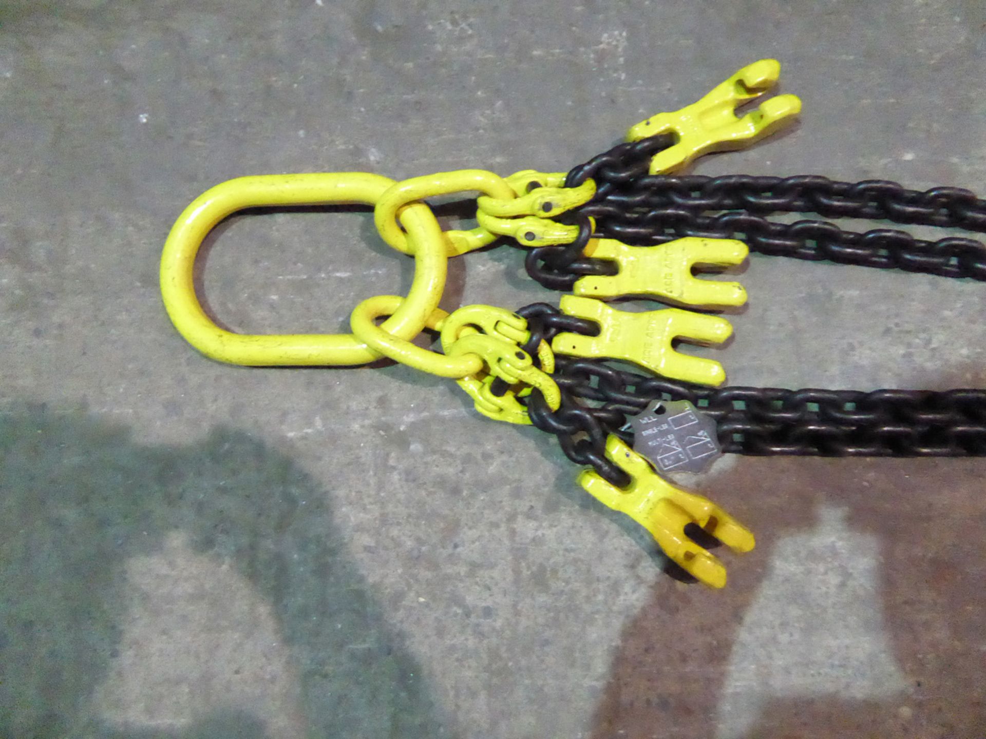 1 x 10mm four leg Grade 80 Chain Sling With master link and Clevis Sling Hooks with safety catch - Image 2 of 3