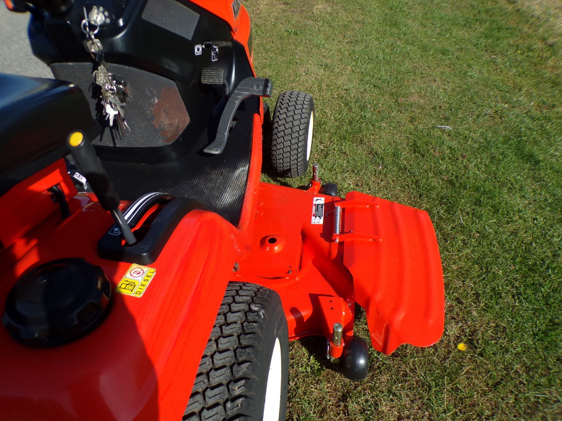 KUBOTA G2160 MID DECK SIDE DISCHARGE RIDE ON MOWER - Image 6 of 11