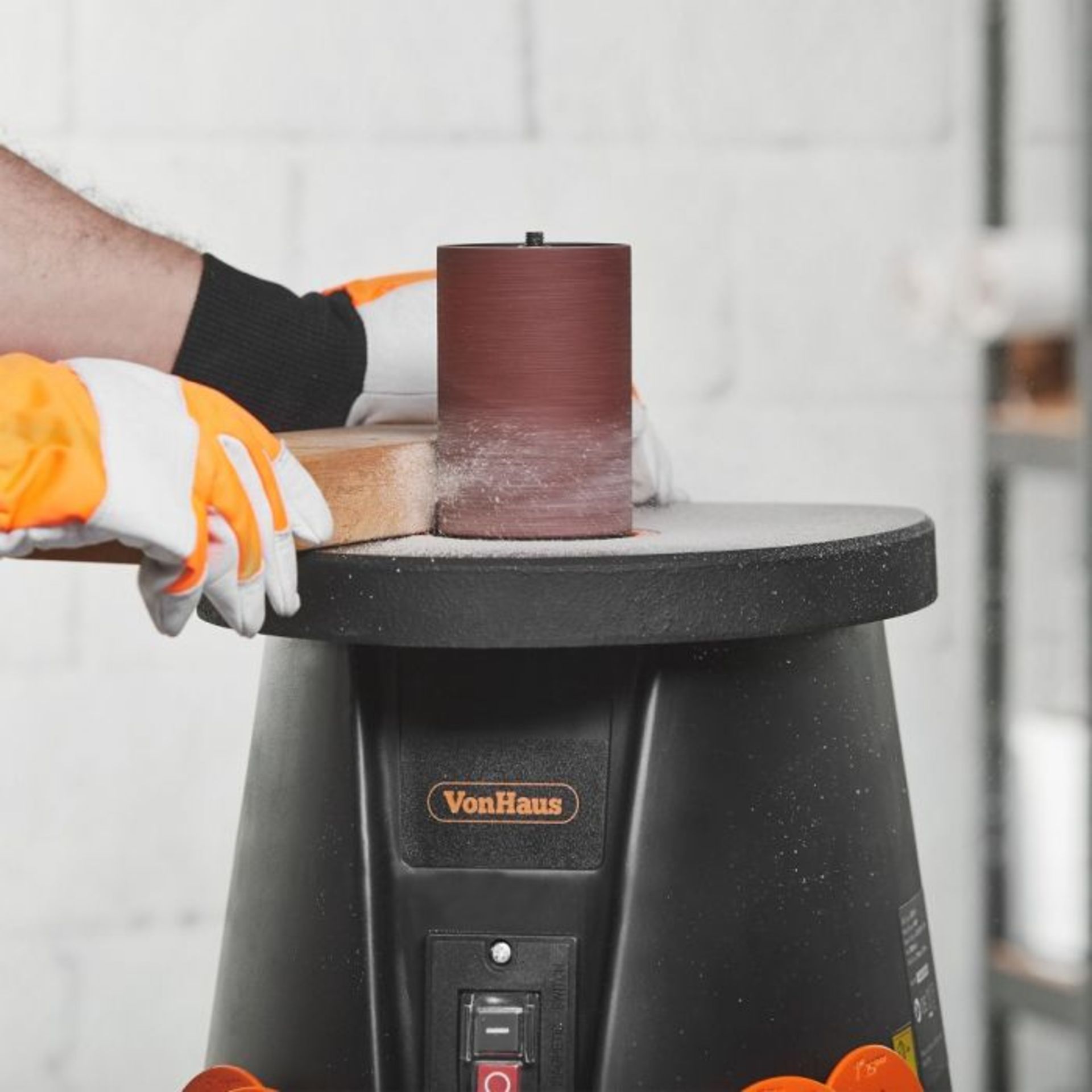 (V325) Oscillating Spindle Sander Deliver intricate grooves and smooth finishes with this 450W... - Image 3 of 4