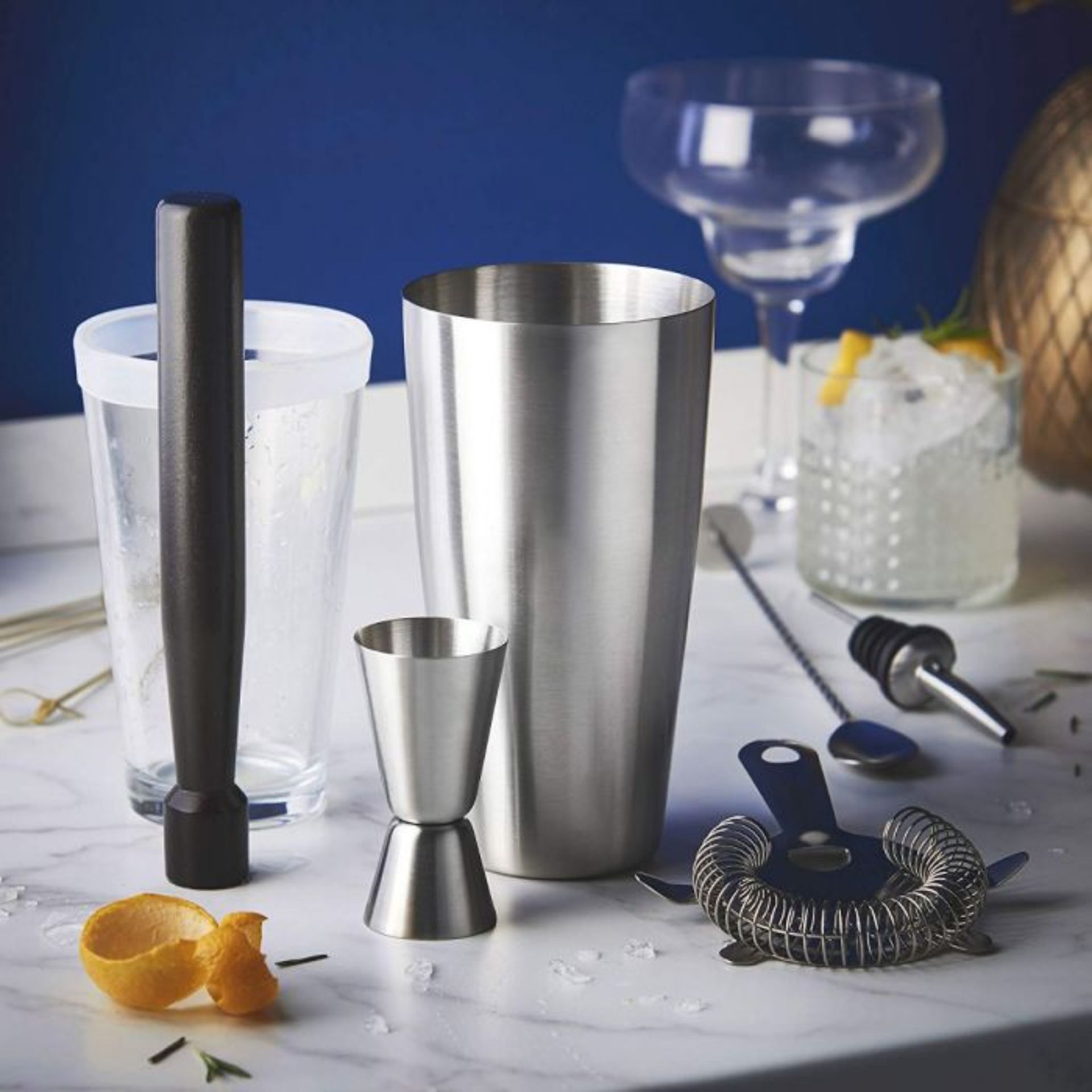 (S87) Boston Cocktail Set Rustle up cocktails like a seasoned professional - perfect when you?...