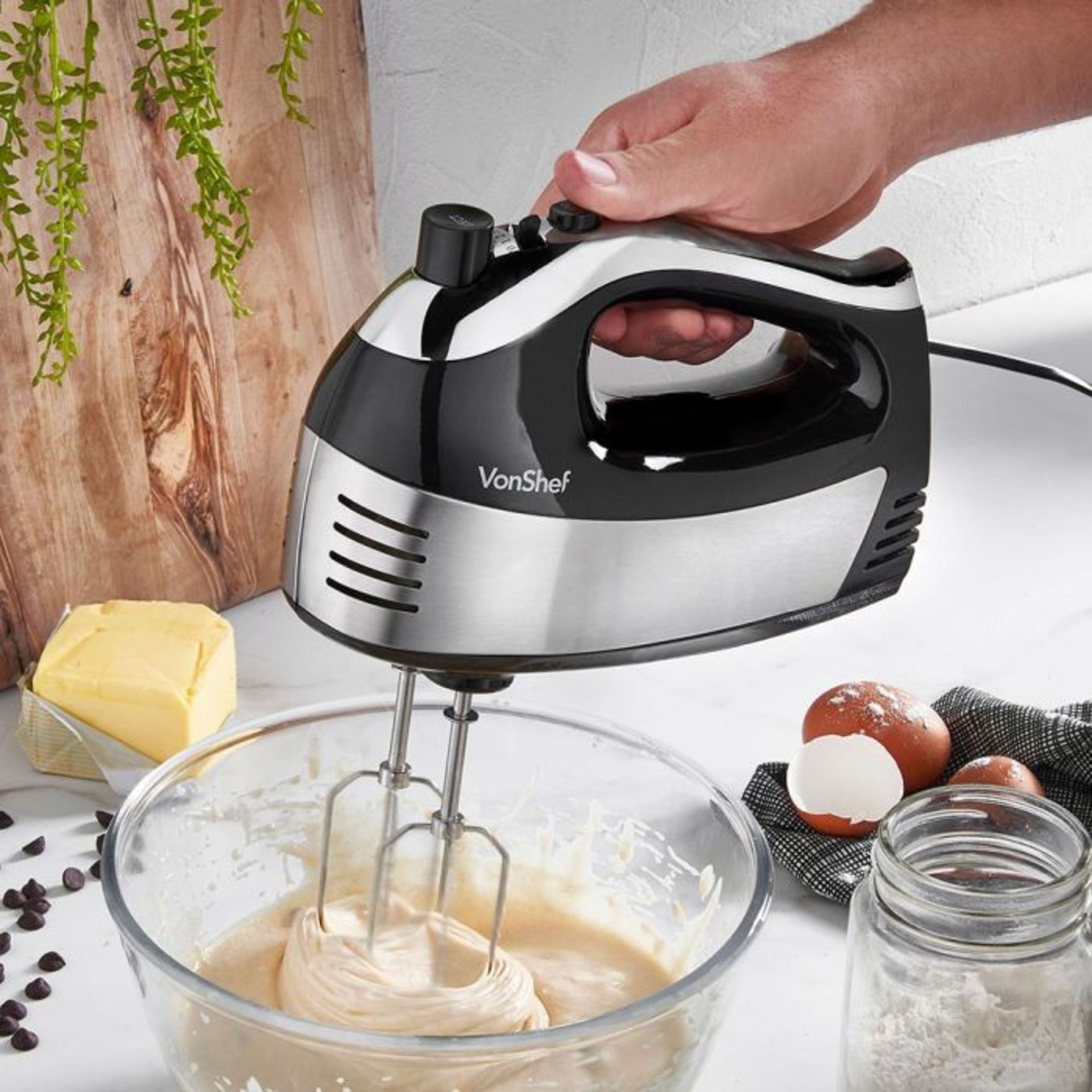 (S62) 400W Black Hand Mixer Powerful 400W motor lets you whisk, mix and knead effortlessly I... - Image 4 of 5