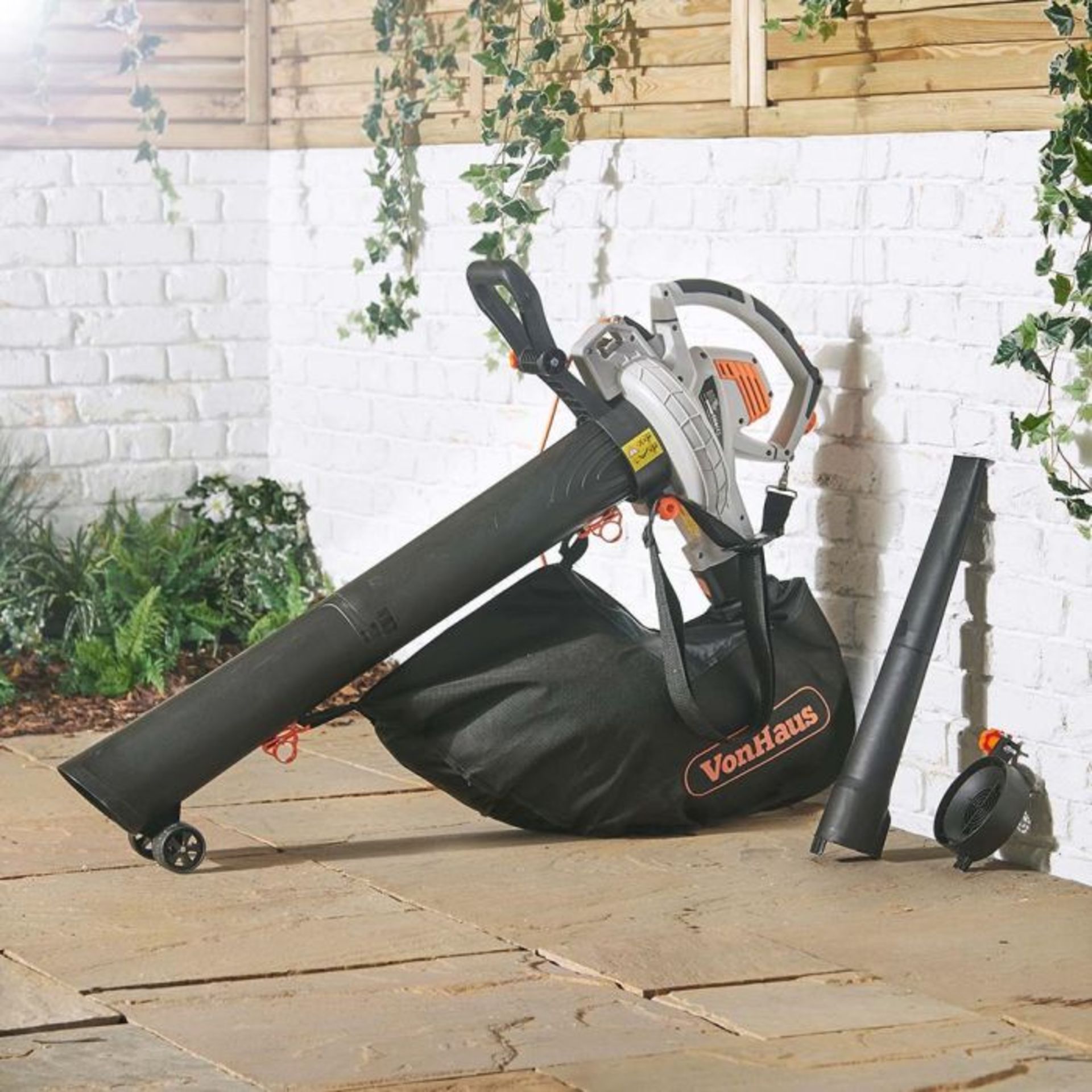 (S69) 3000W 3-in-1 Leaf Blower Powerful 3000W motor blows, vacuums and mulches leaves into mat...