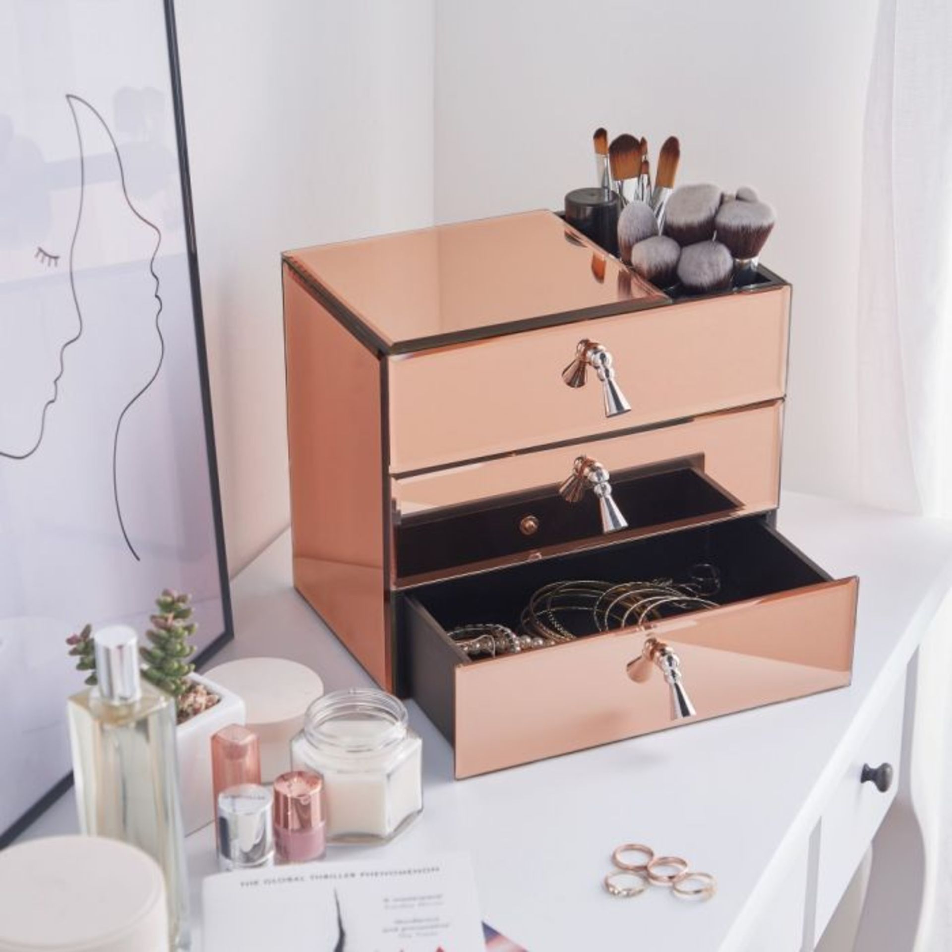 (V165) Rose Gold 3 Drawer Mirrored Jewellery Organiser. The perfect place to hide away clutter... - Image 4 of 4