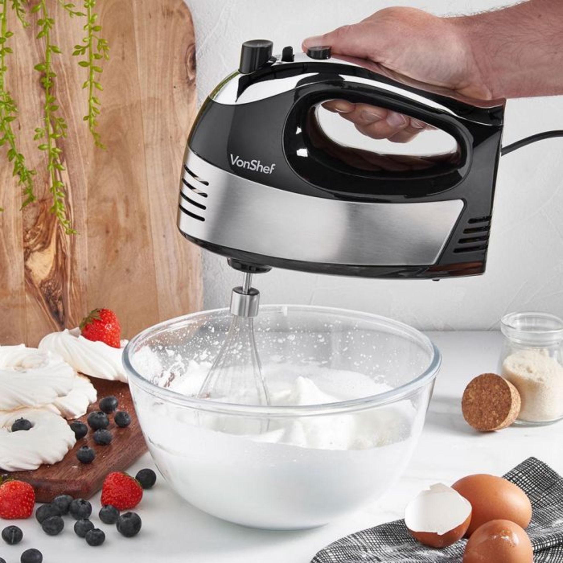 (S62) 400W Black Hand Mixer Powerful 400W motor lets you whisk, mix and knead effortlessly I... - Image 3 of 5