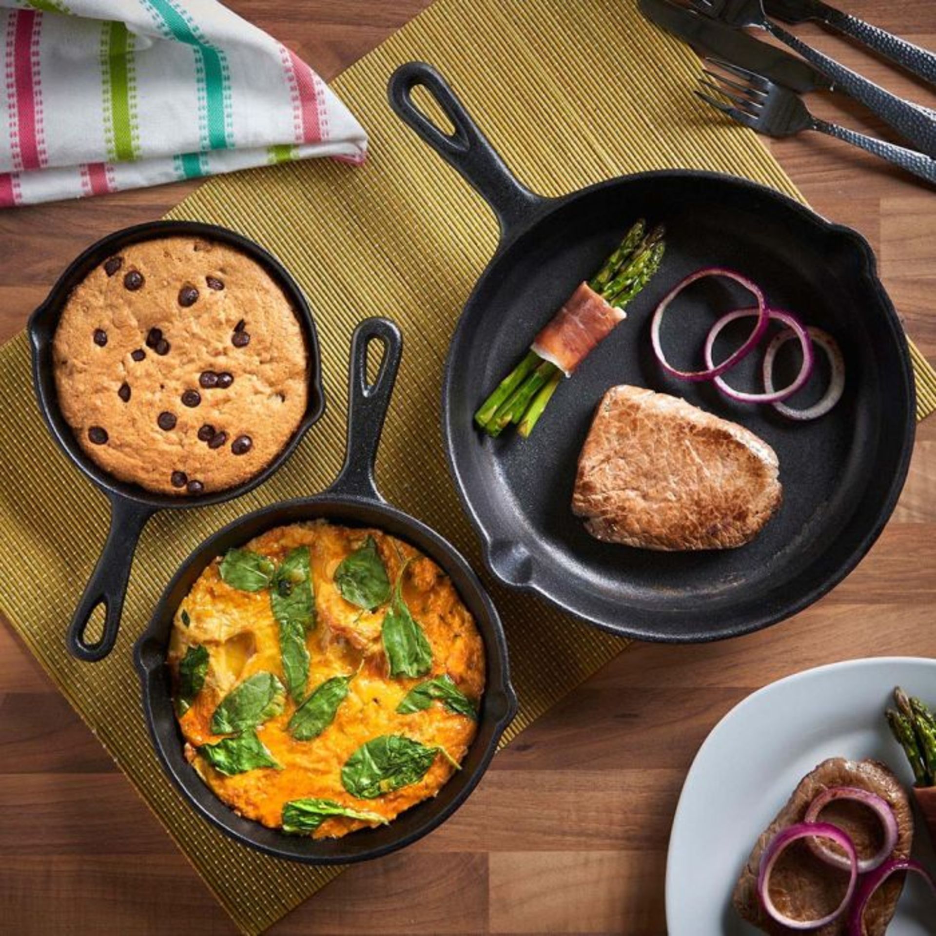 (S52) 3pc Cast Iron Skillet Set Traditional cast iron construction, Pre-seasoned with natural ... - Image 3 of 5
