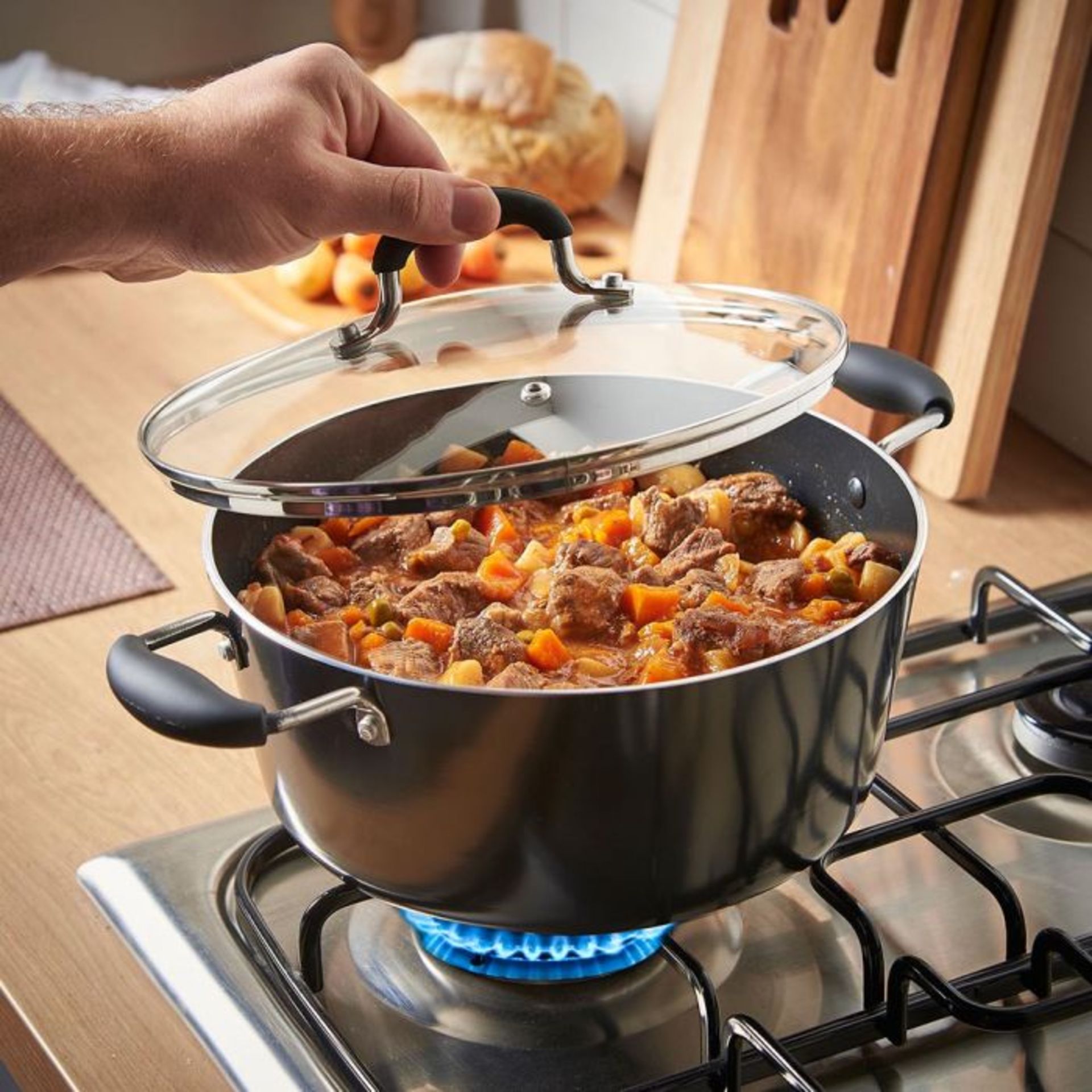 (V47) Aluminium Stock Pot Cook up delicious dishes for the whole family with this large Pot fr...