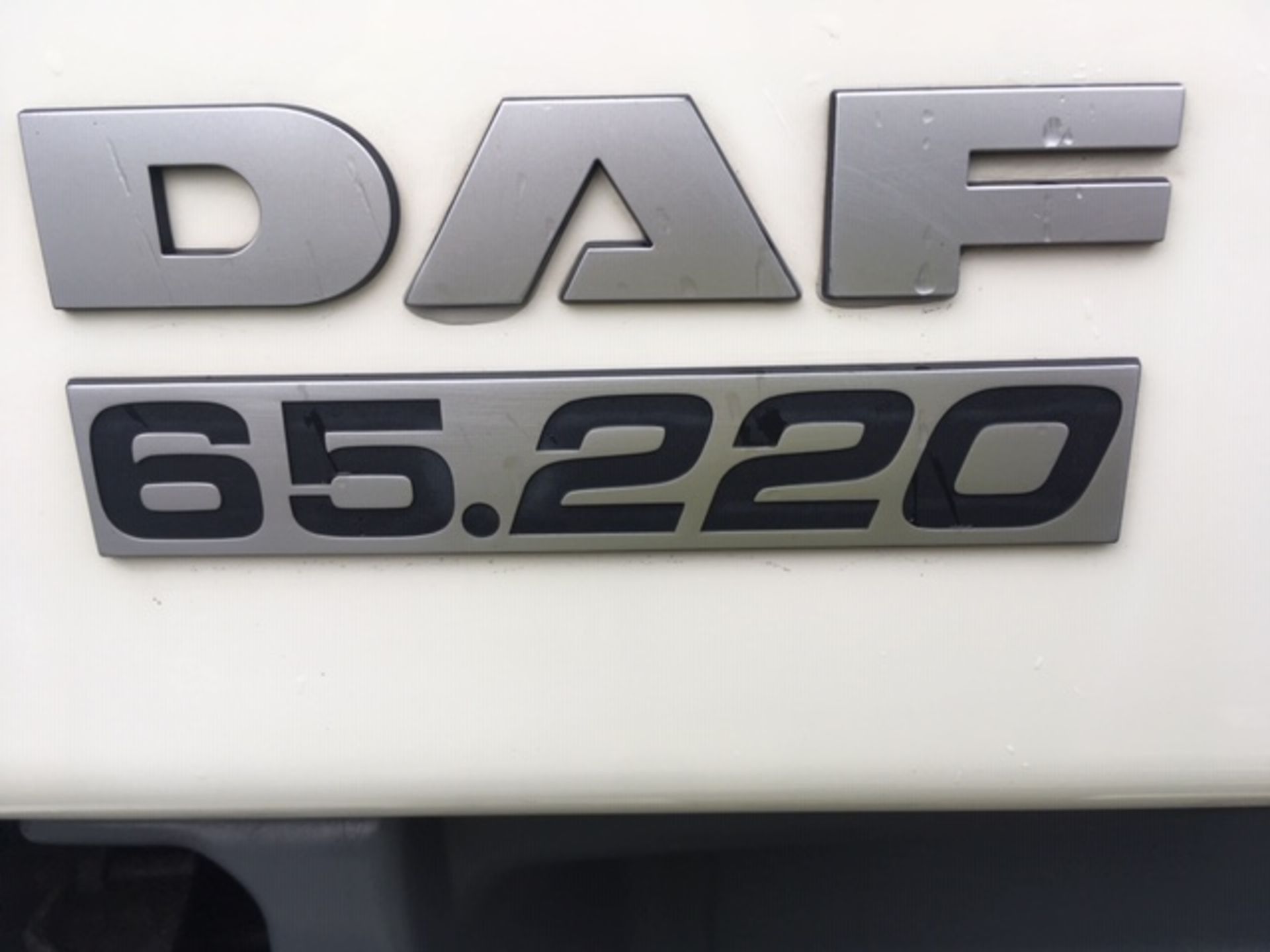 2014 DAF CF65-220 SLEEPERCAB 4X2 27FT CURTAINSIDER, 8FT THROUGH CURTAIN - Image 18 of 18