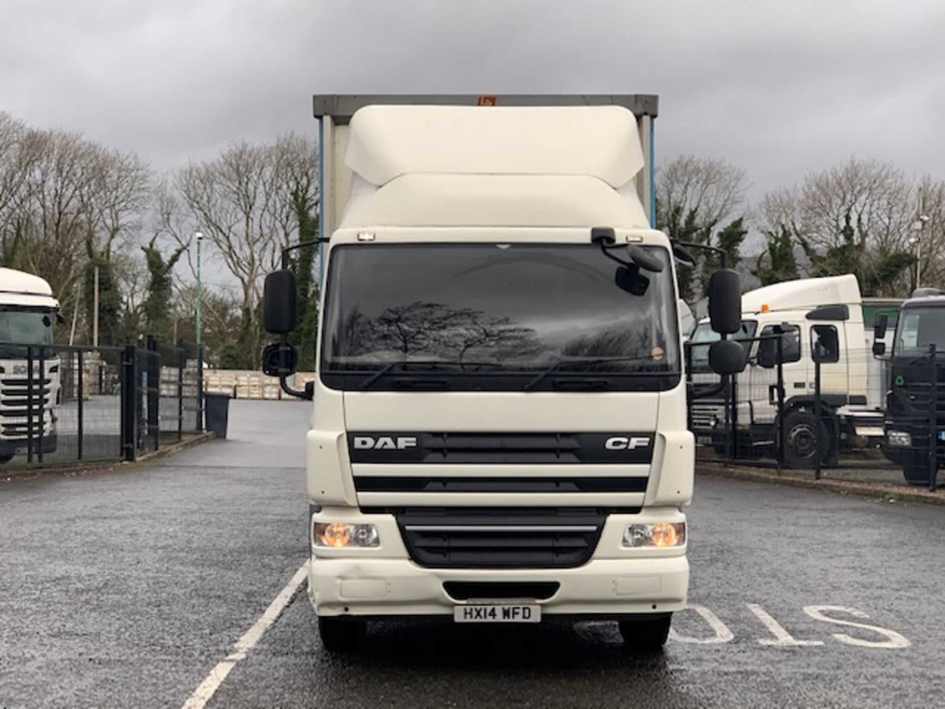 2014 DAF CF65-220 SLEEPERCAB 4X2 27FT CURTAINSIDER, 8FT THROUGH CURTAIN - Image 6 of 18