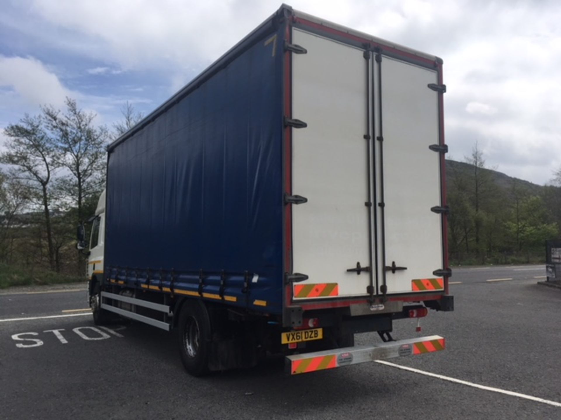 2011 DAF SPACECAB CF65-300 24.5FT CURTAINSIDE BODY, 9.5FT THROUGH CURTAIN - Image 3 of 14