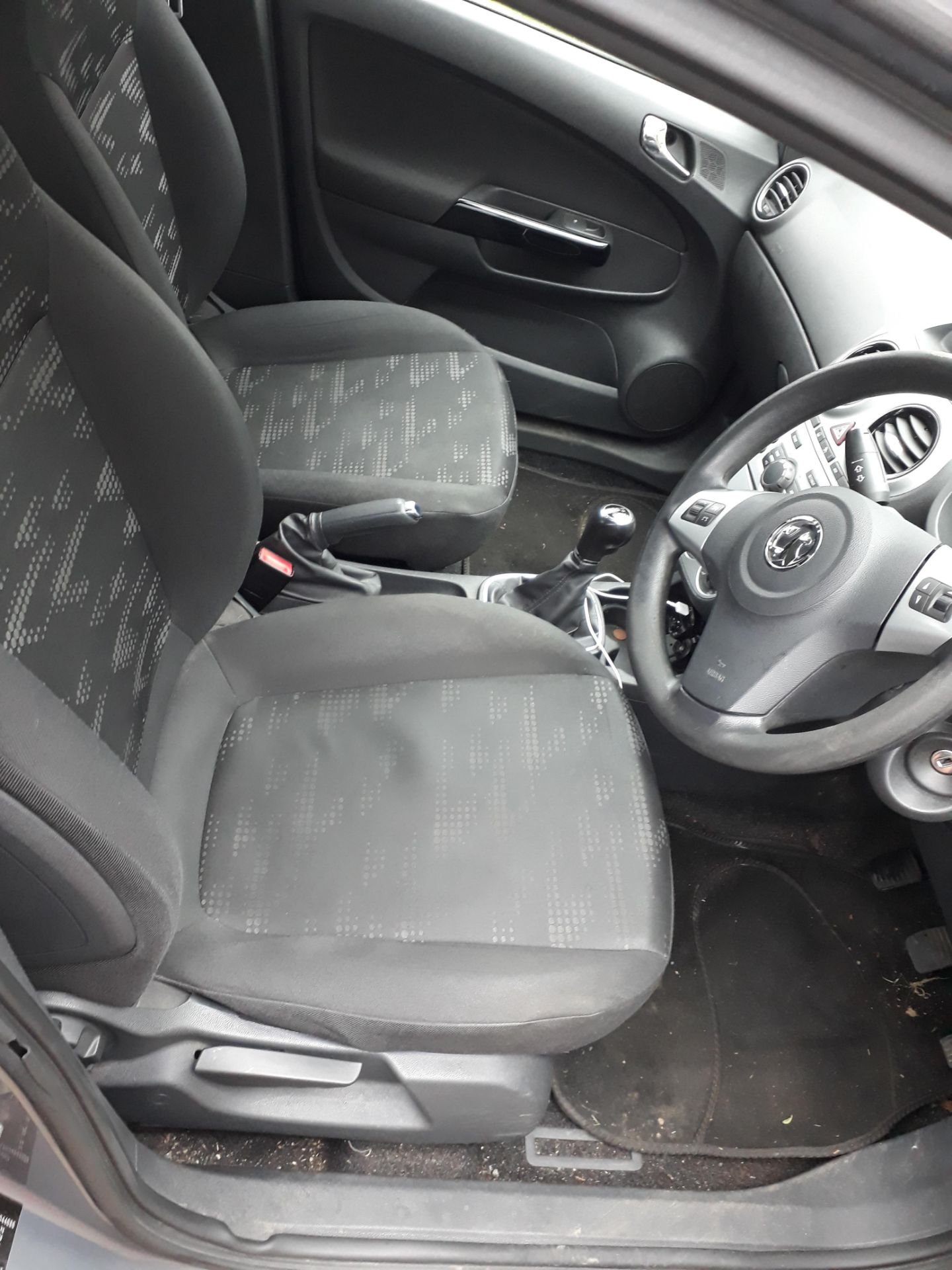 Vauxhall Corsa 1.3 deisel 5 speed manul 5 door hatchback free Road tax - Image 8 of 10