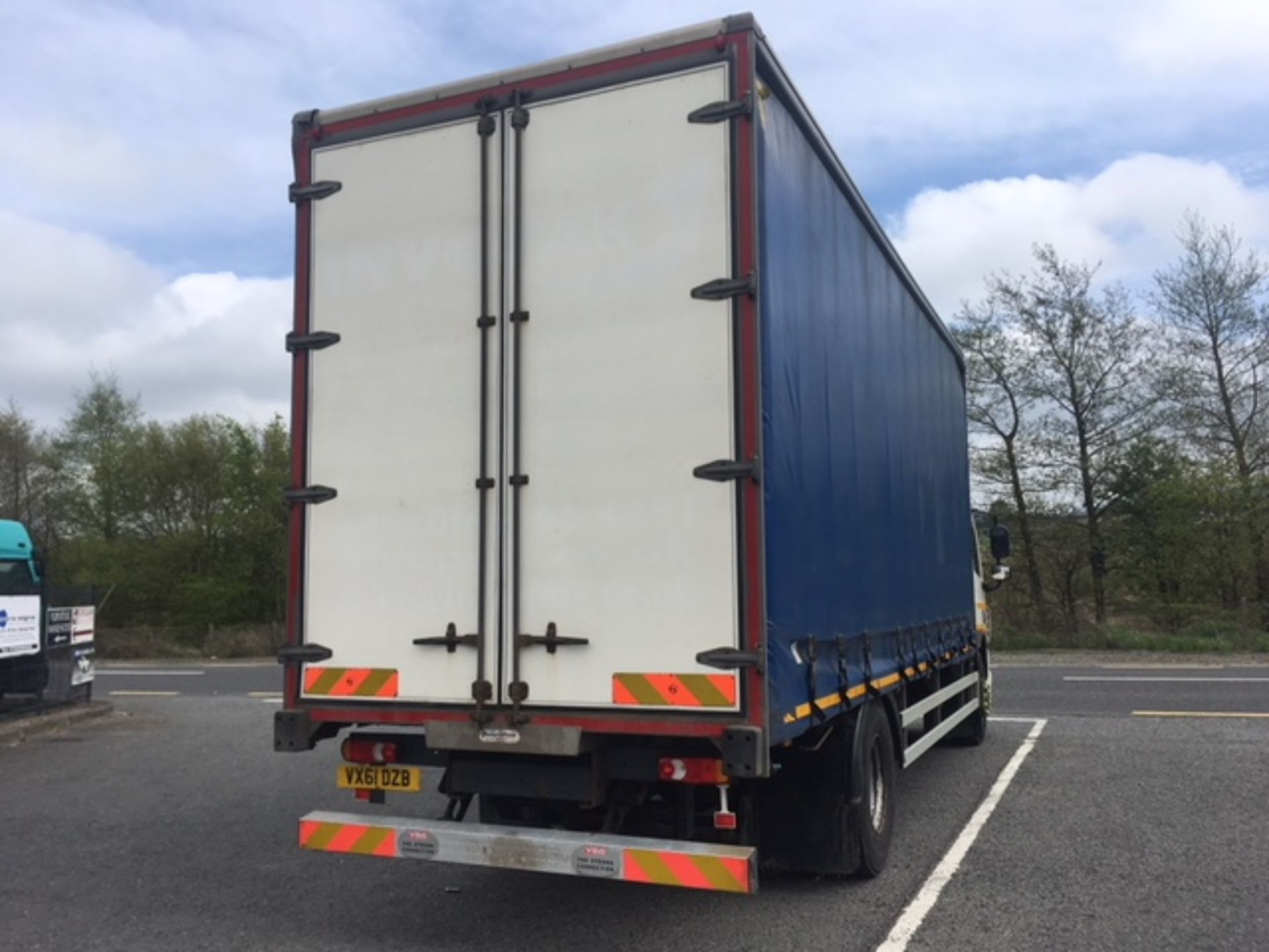 2011 DAF SPACECAB CF65-300 24.5FT CURTAINSIDE BODY, 9.5FT THROUGH CURTAIN - Image 4 of 14