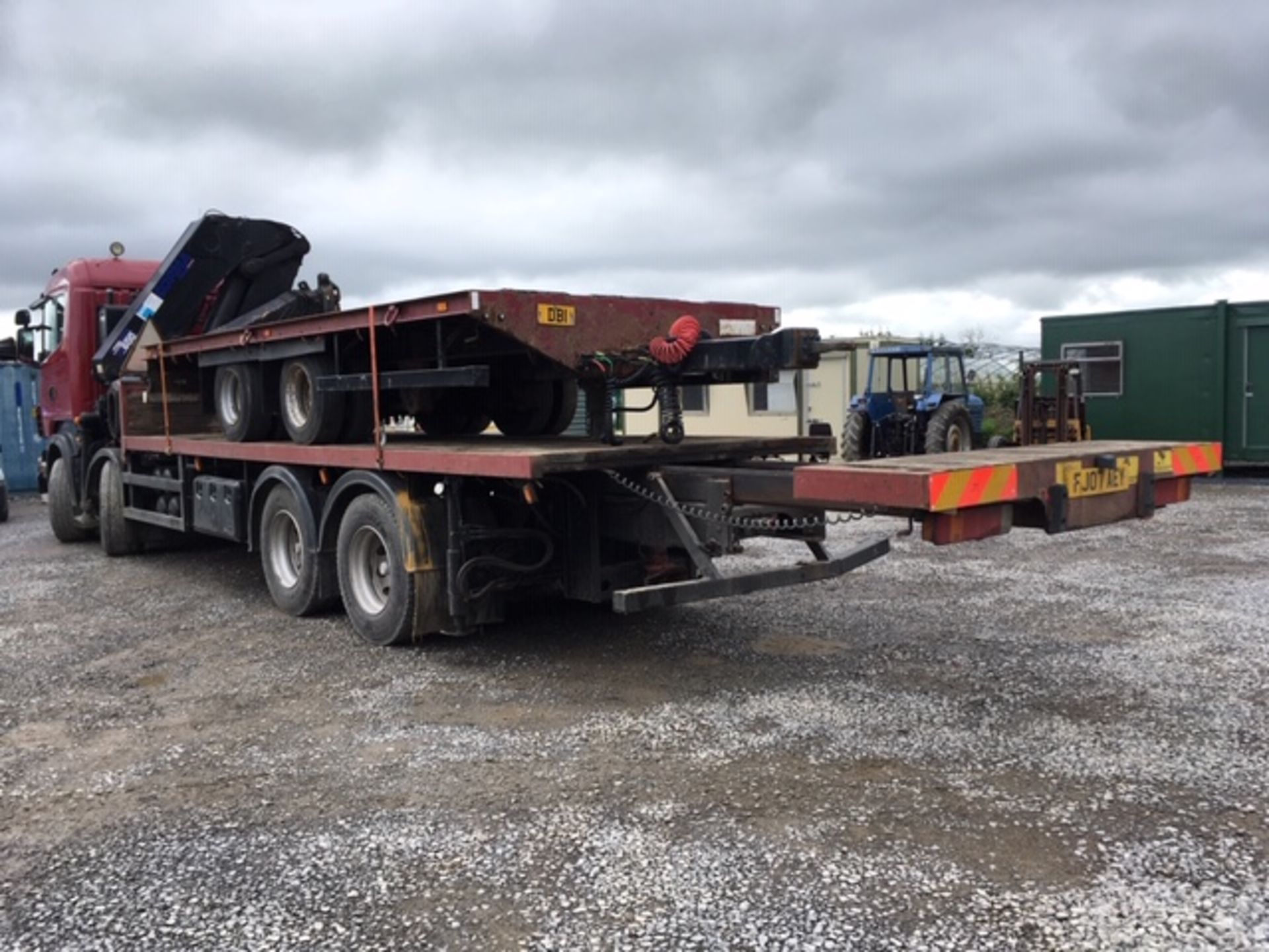 2007 SCANIA R380 8X4 SLEEPERCAB CRANE TRUCK FLATBED COUPLED WITH 20FT TWIN AXLE MC AULEY TRAILER - Image 5 of 22