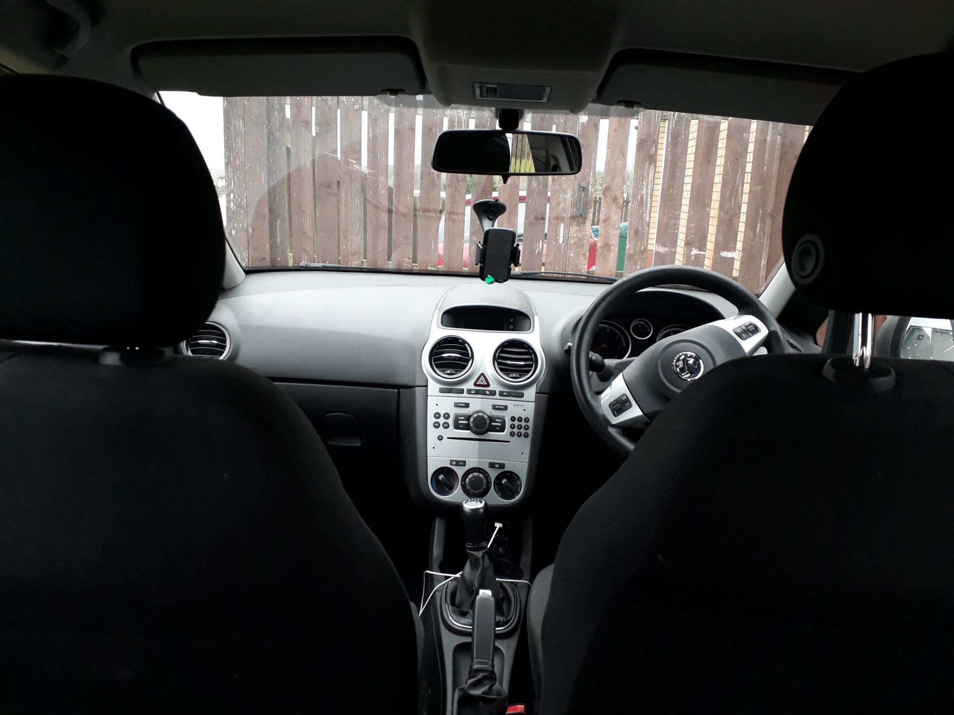 Vauxhall Corsa 1.3 deisel 5 speed manul 5 door hatchback free Road tax - Image 6 of 10