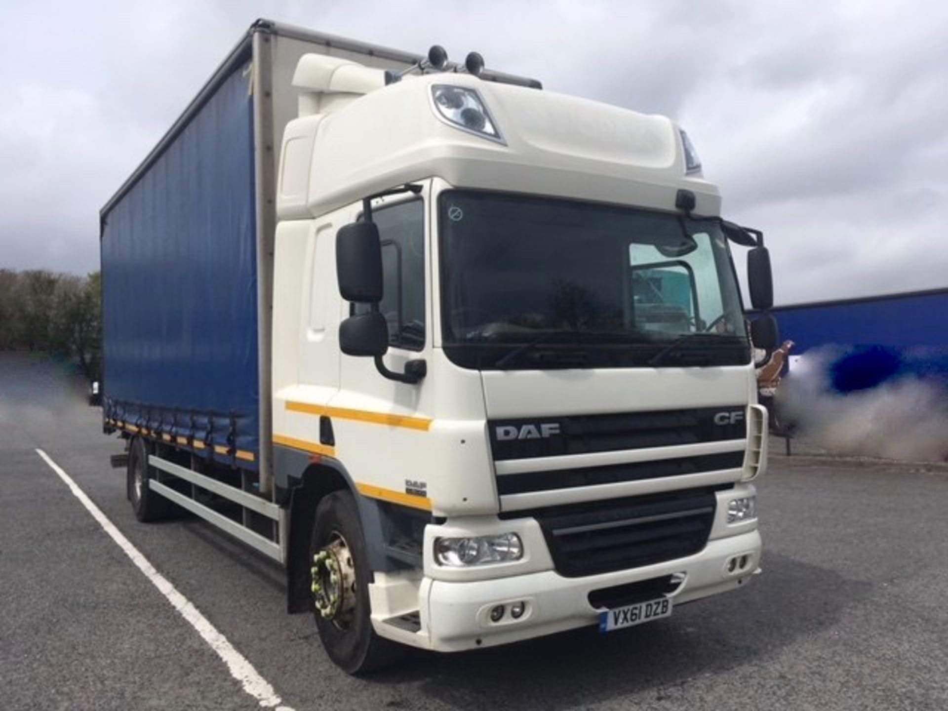 2011 DAF SPACECAB CF65-300 24.5FT CURTAINSIDE BODY, 9.5FT THROUGH CURTAIN