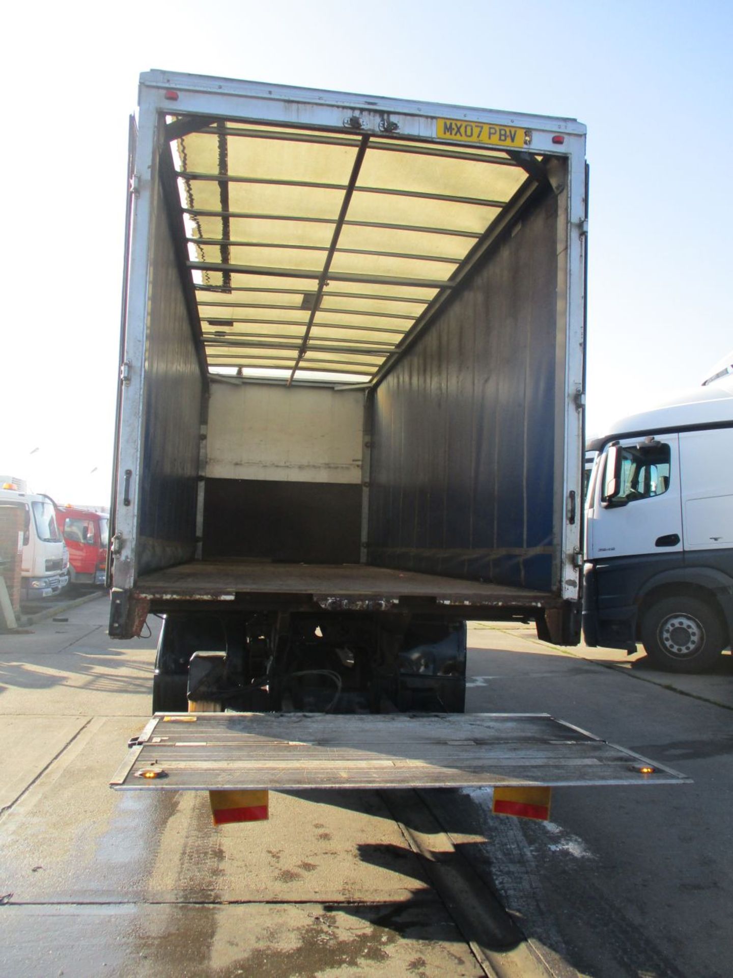 Mercedes 1824 Axor 26FT Curtainsider - Image 5 of 6