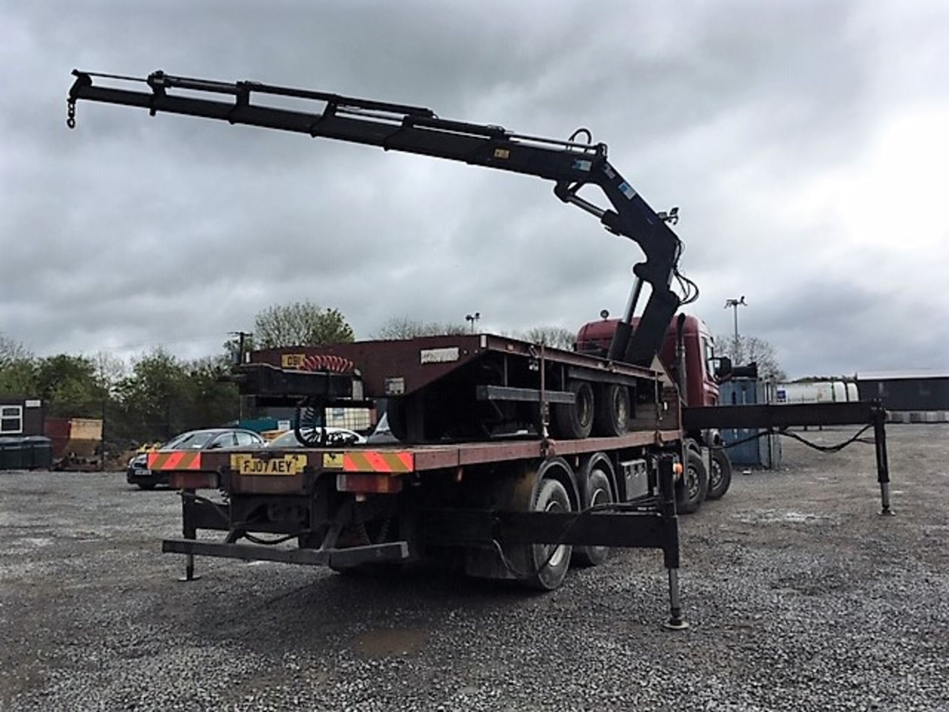 2007 SCANIA R380 8X4 SLEEPERCAB CRANE TRUCK FLATBED COUPLED WITH 20FT TWIN AXLE MC AULEY TRAILER - Image 4 of 22