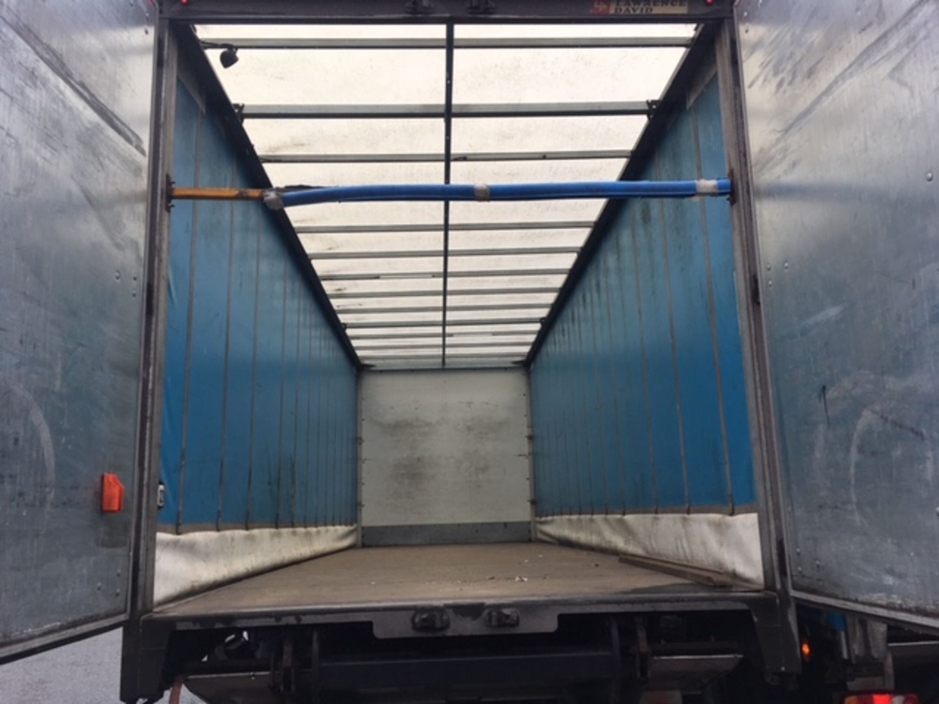 2014 DAF CF65-220 SLEEPERCAB 4X2 27FT CURTAINSIDER, 8FT THROUGH CURTAIN - Image 7 of 18