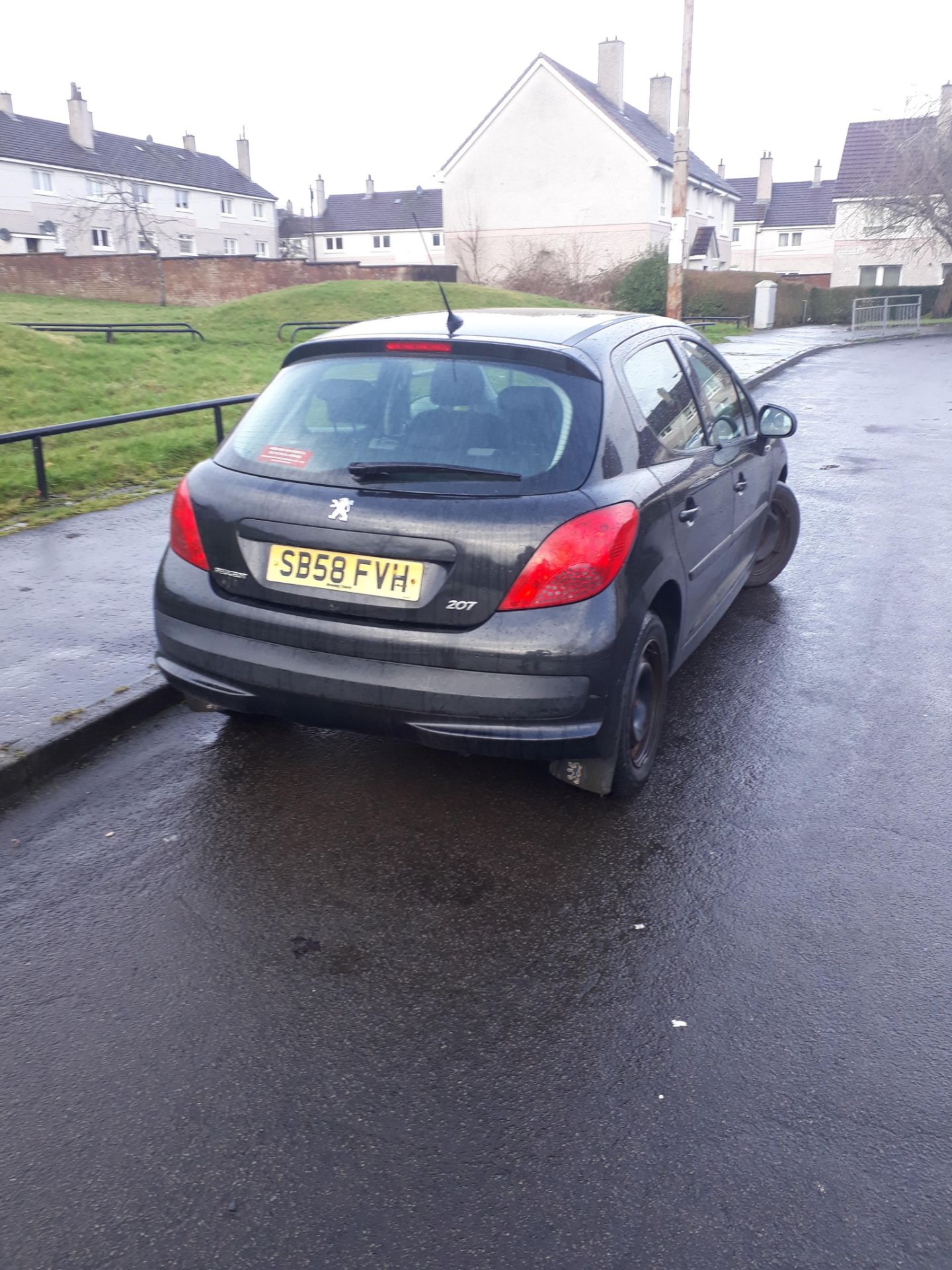 Peugeot 207 black 1.4 patrol 5 speed 5 door hatch low mileage new MOT - Bild 2 aus 7