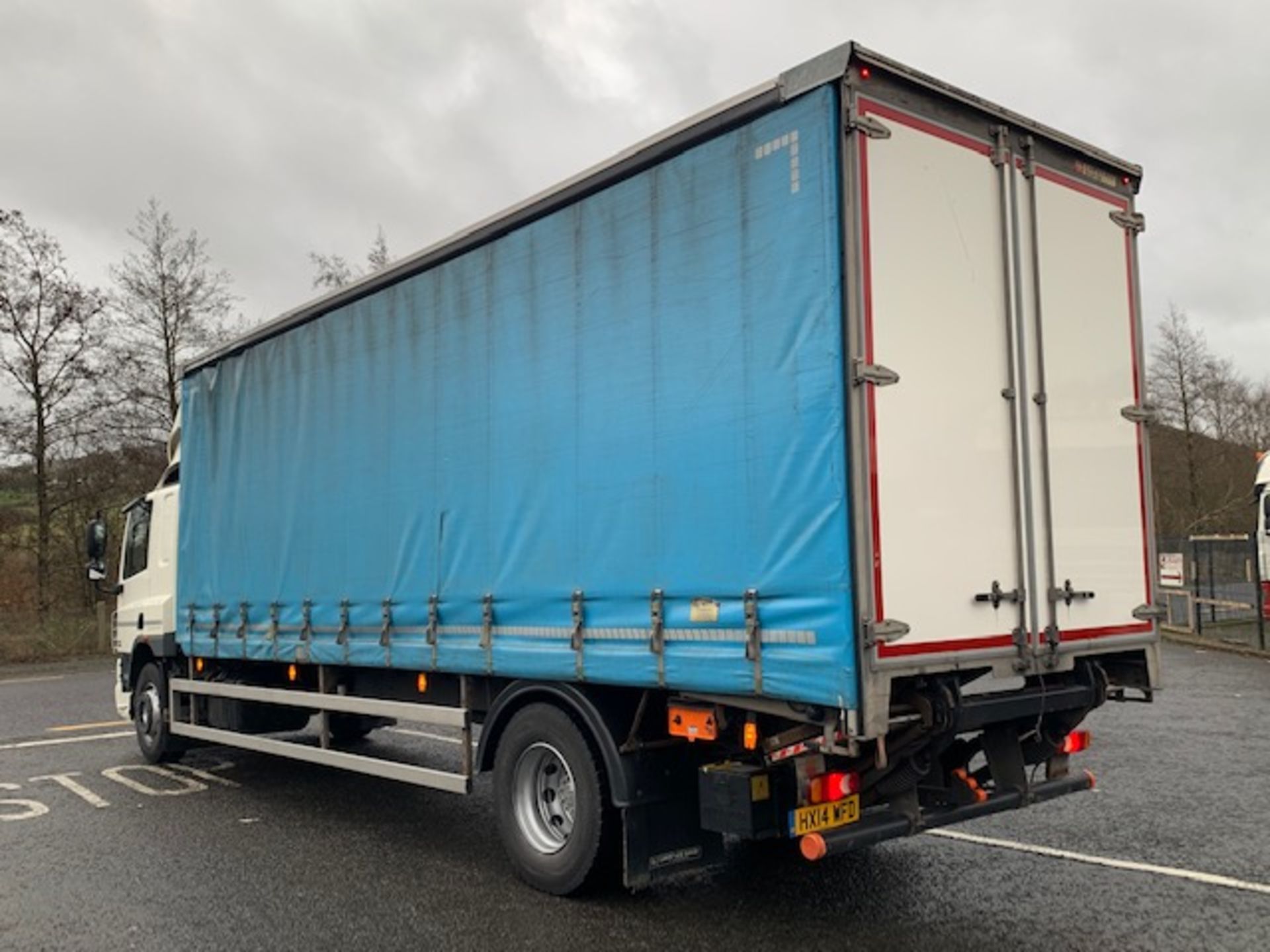 2014 DAF CF65-220 SLEEPERCAB 4X2 27FT CURTAINSIDER, 8FT THROUGH CURTAIN - Image 3 of 18