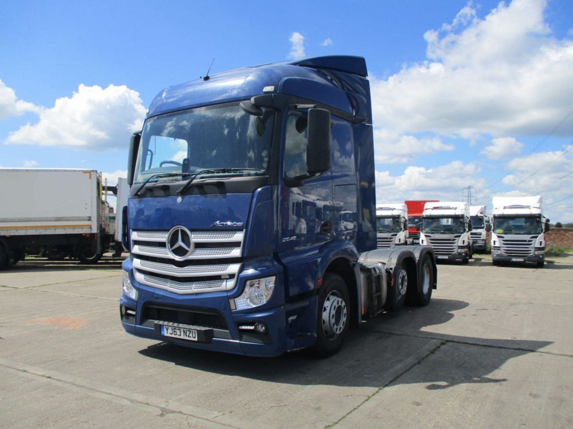 63 Mercedes 2545 Actros Streamspace Cab - Image 2 of 6