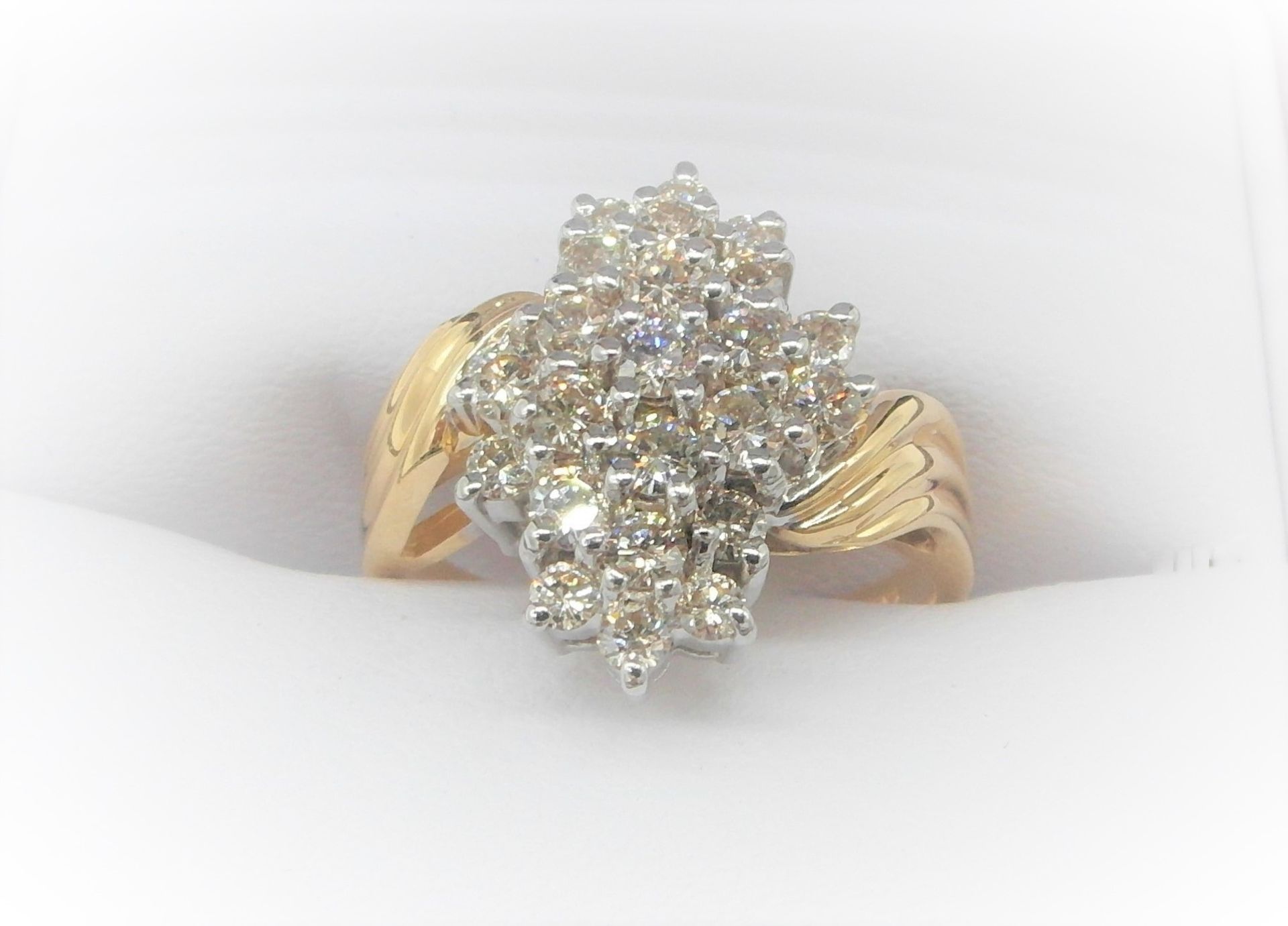 Cluster Diamond Peg Crossover Ring