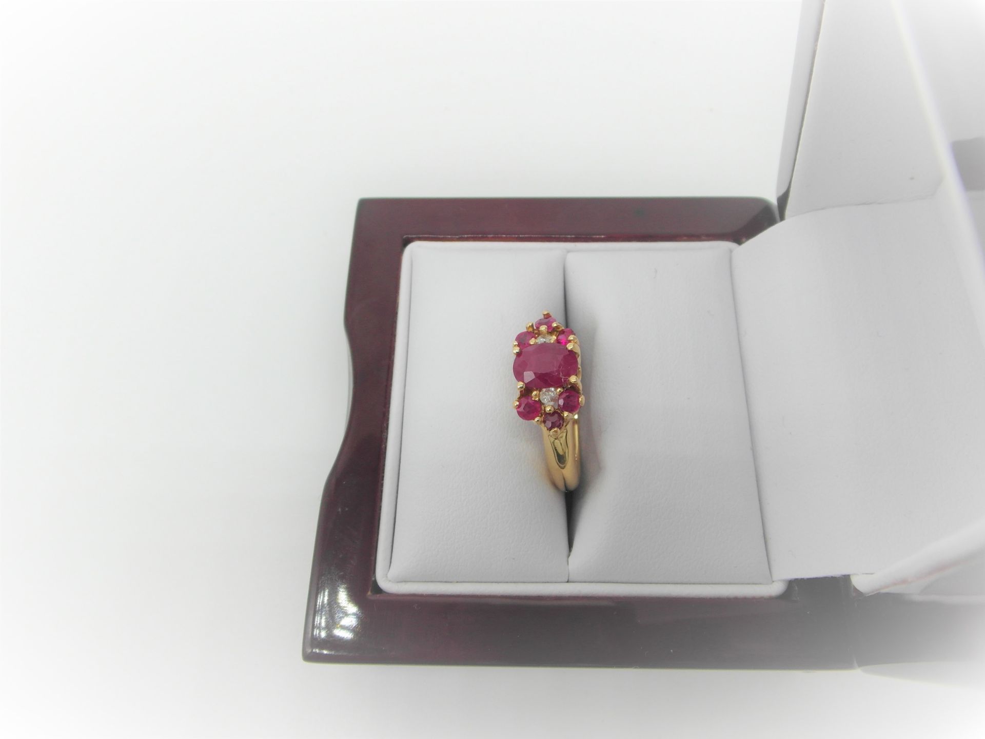 18Ct Yellow Gold Ruby & Diamond Cluster Ring - Image 3 of 5