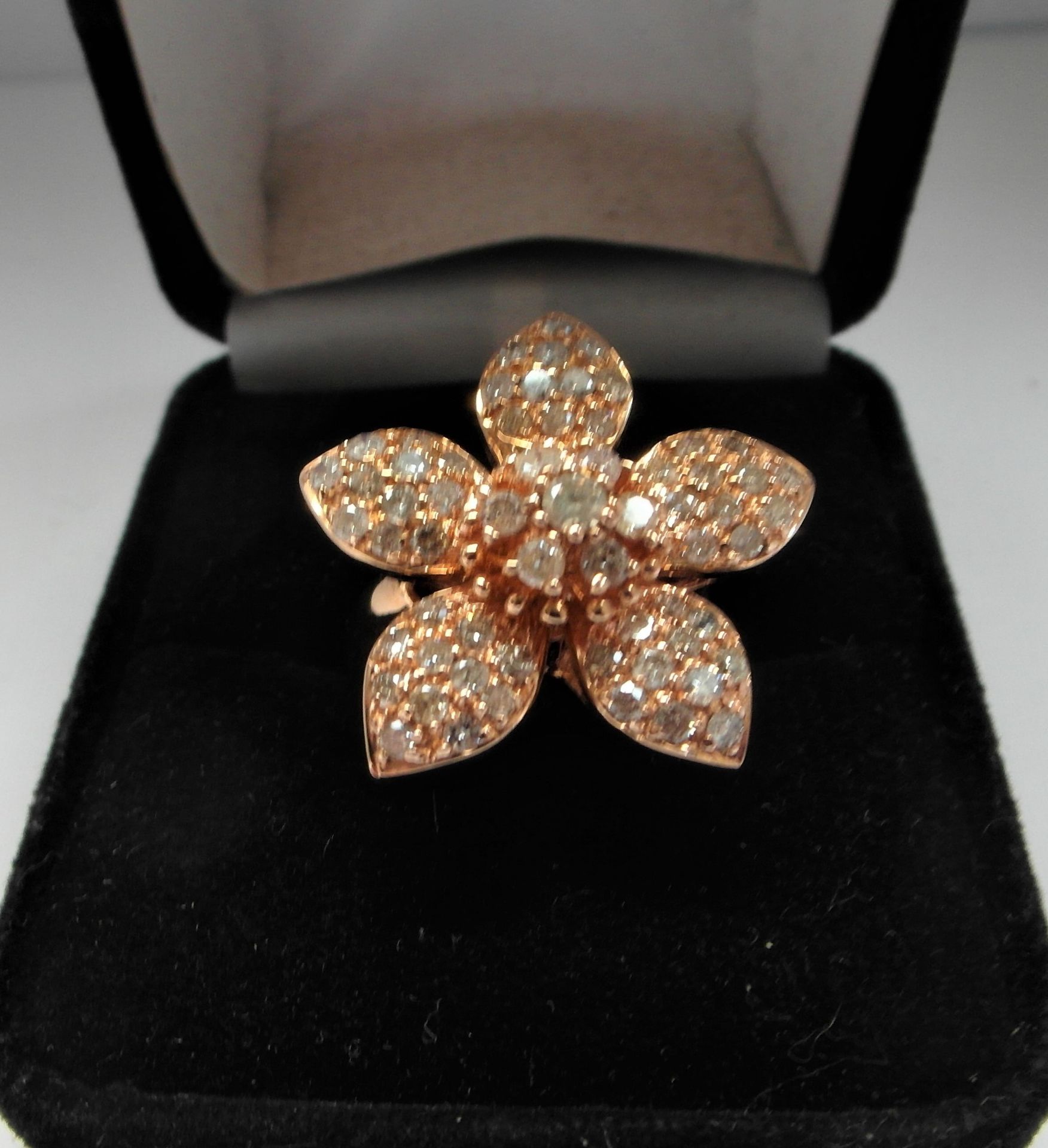 18Ct Rose Gold 5 Leaf Petal Pattern Diamond Ring