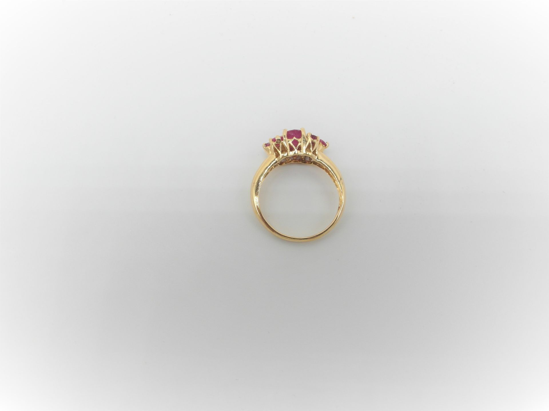 18Ct Yellow Gold Ruby & Diamond Cluster Ring - Image 4 of 5