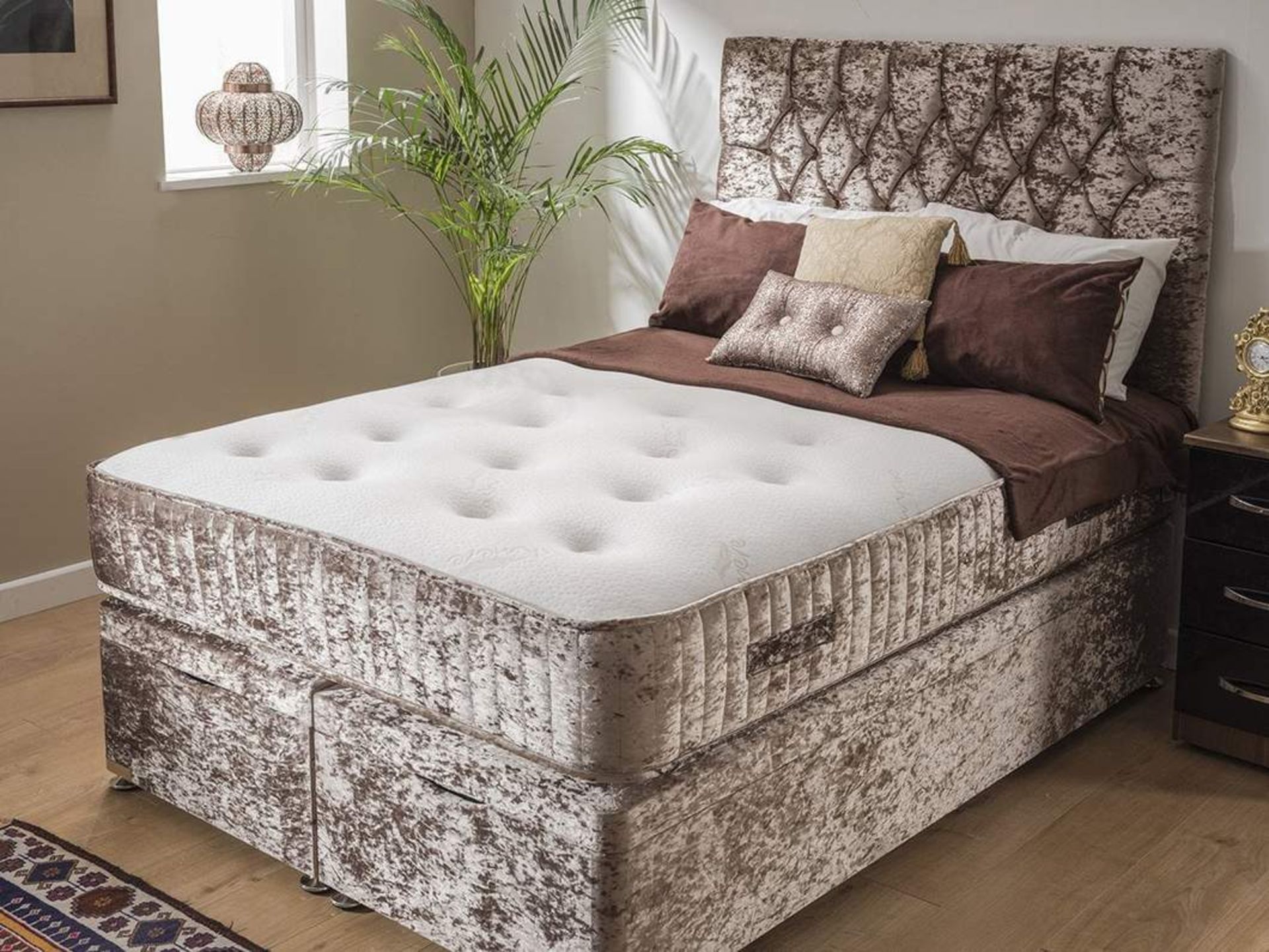 Brand new 4,6 double cashmere pocket sprung divan with 2 drawers, mattress and headboard in glitz