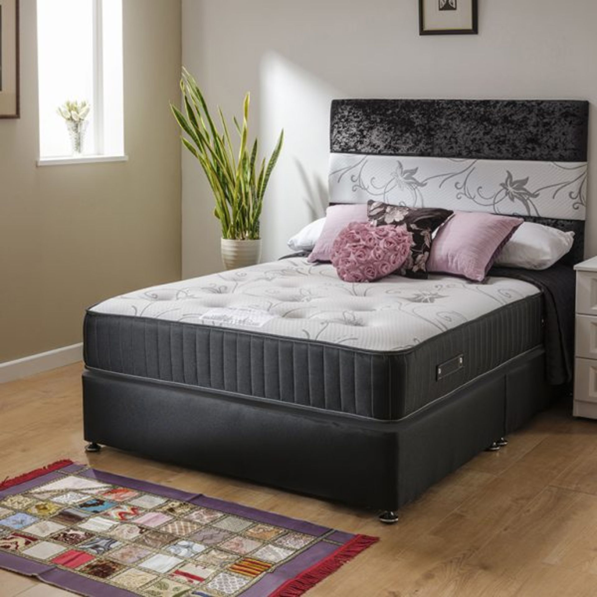 Brand new 4,6 double chelsea pocket memory divan bed and mattress in black glitz