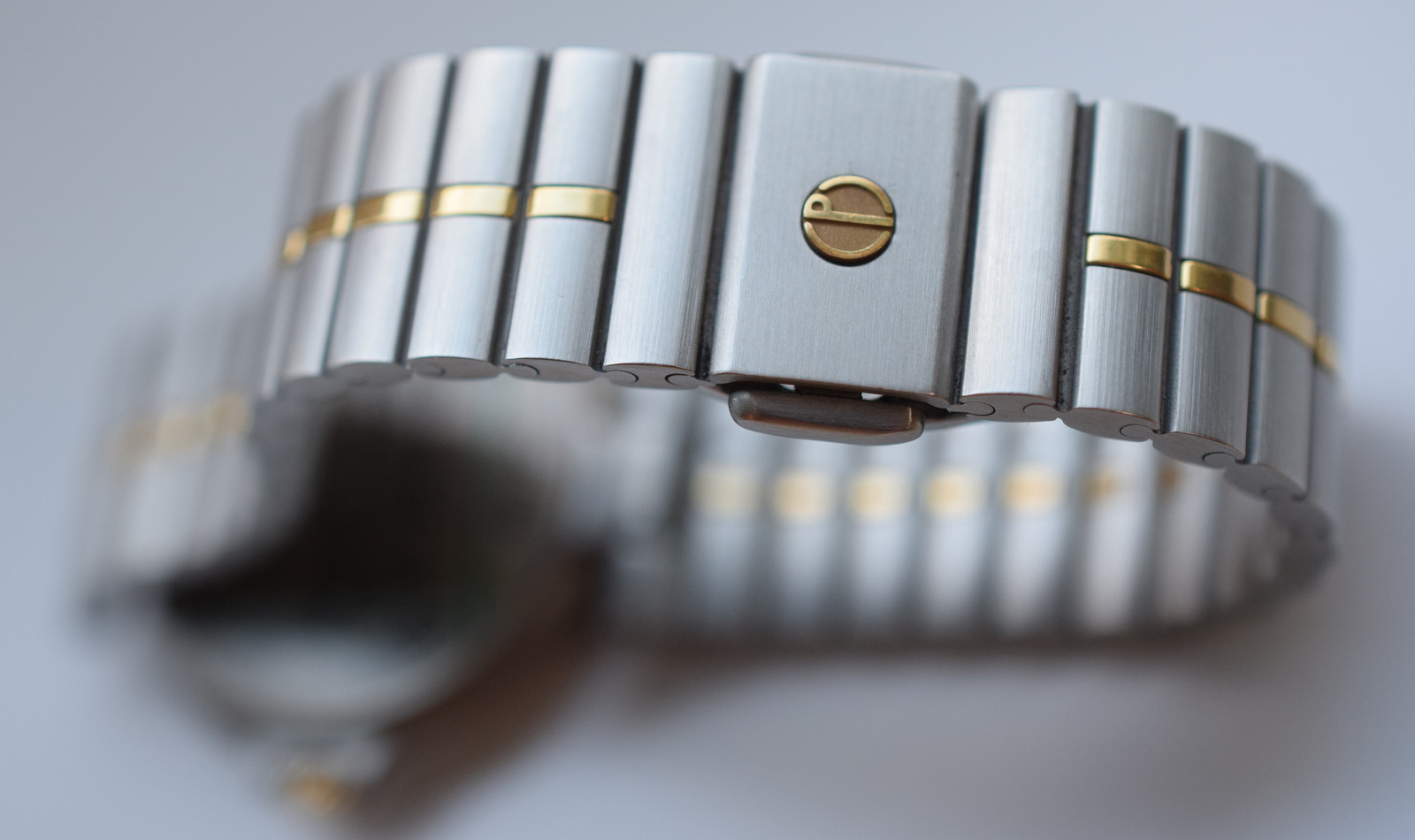 Dunhill Bi-Metal Unisex Quartz Watch - Image 2 of 5