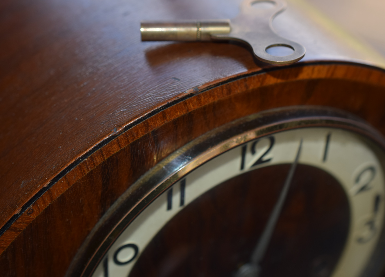 Vintage Half Circle Wooden Mantle Clock - Image 2 of 5