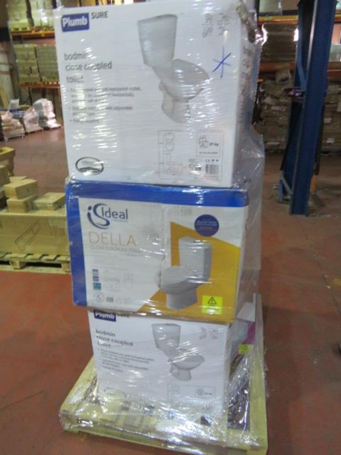 (3A) PALLET TO CONTAIN 8 x VARIOUS TOILETS & 1 BATHROOM CABINET SUCH AS: DELLA CLOSE COUPLED TO... - Image 2 of 4