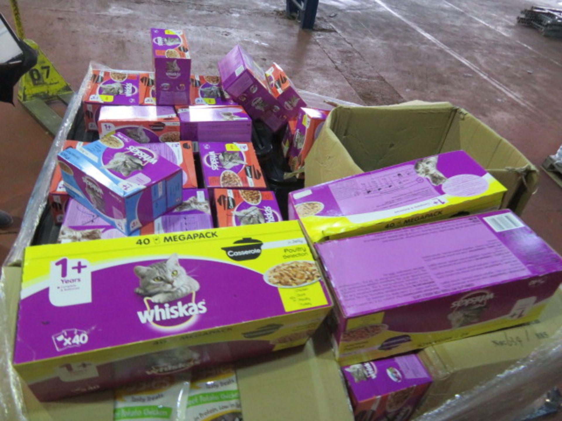 (75) LARGE PALLET TO CONTAIN A VERY LARGE QTY OF VARIOUS PET FOOD TO INCLUDE: WHISKAS 12 PACK C... - Image 5 of 9