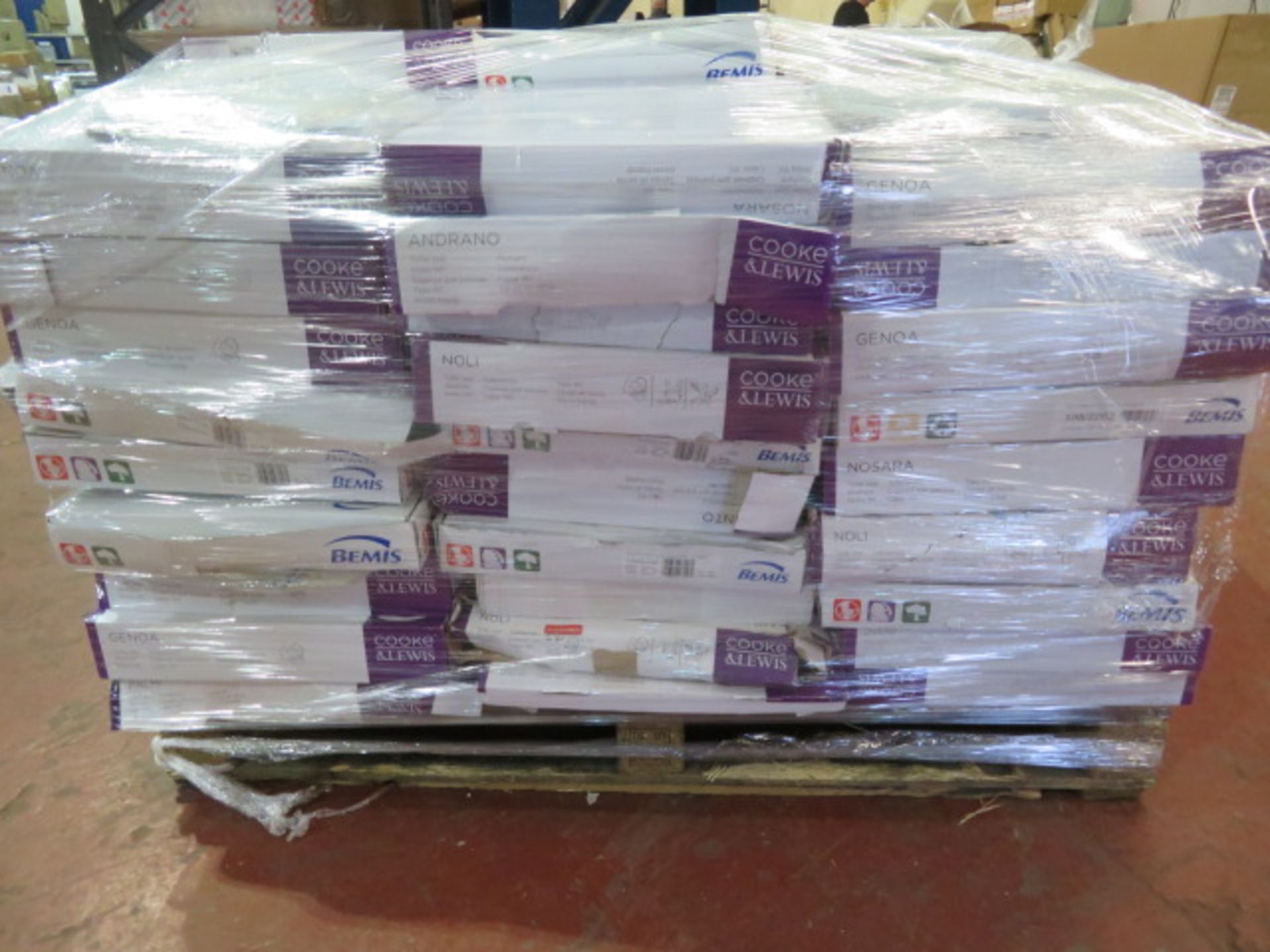 (4A) PALLET TO CONTAIN APPROX. 60 x VARIOUS TOILET SEATS TO INCLUDE: COOKE AND LEWIS LEVANTO, B... - Image 2 of 4