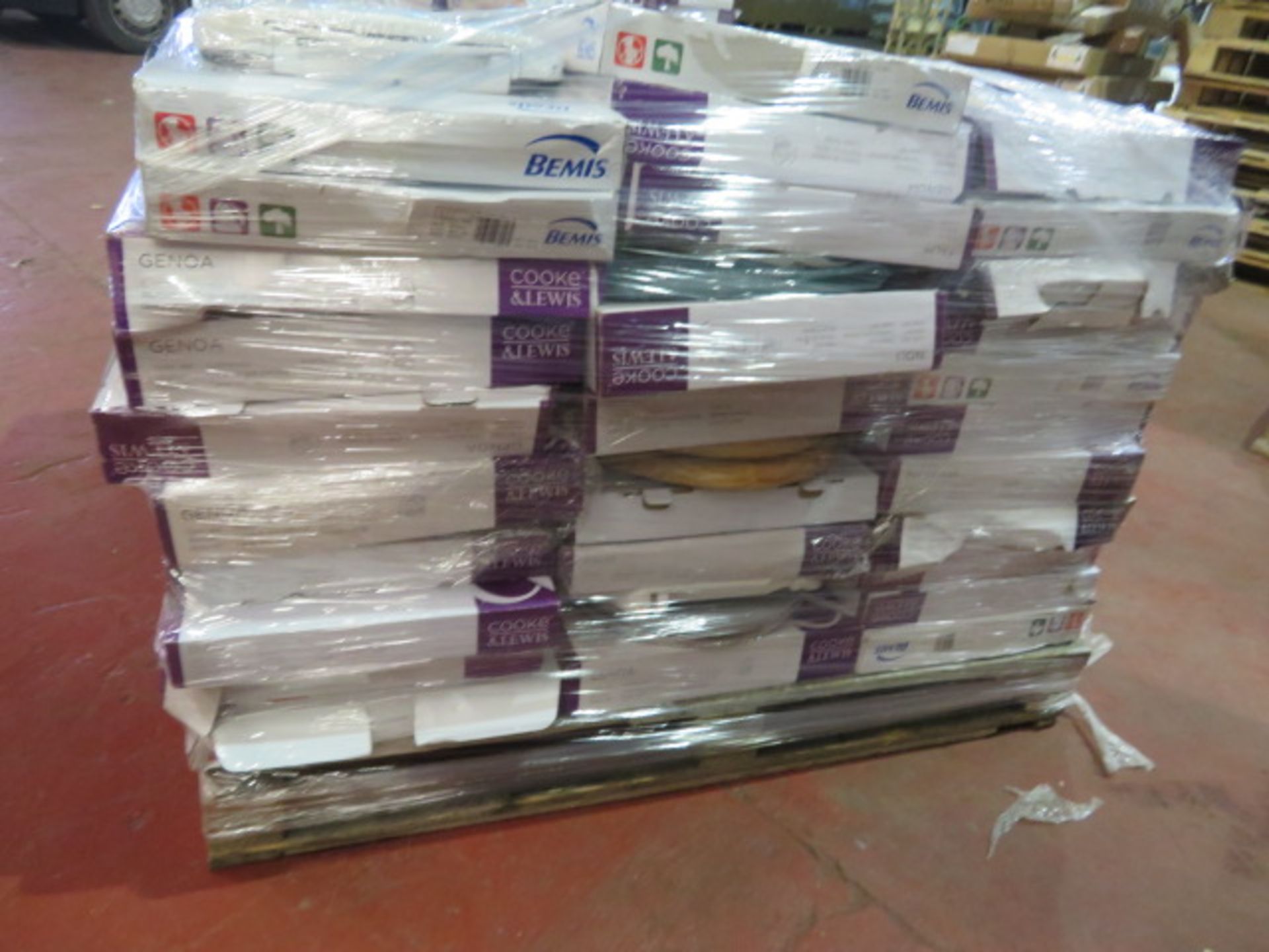 (4A) PALLET TO CONTAIN APPROX. 60 x VARIOUS TOILET SEATS TO INCLUDE: COOKE AND LEWIS LEVANTO, B...