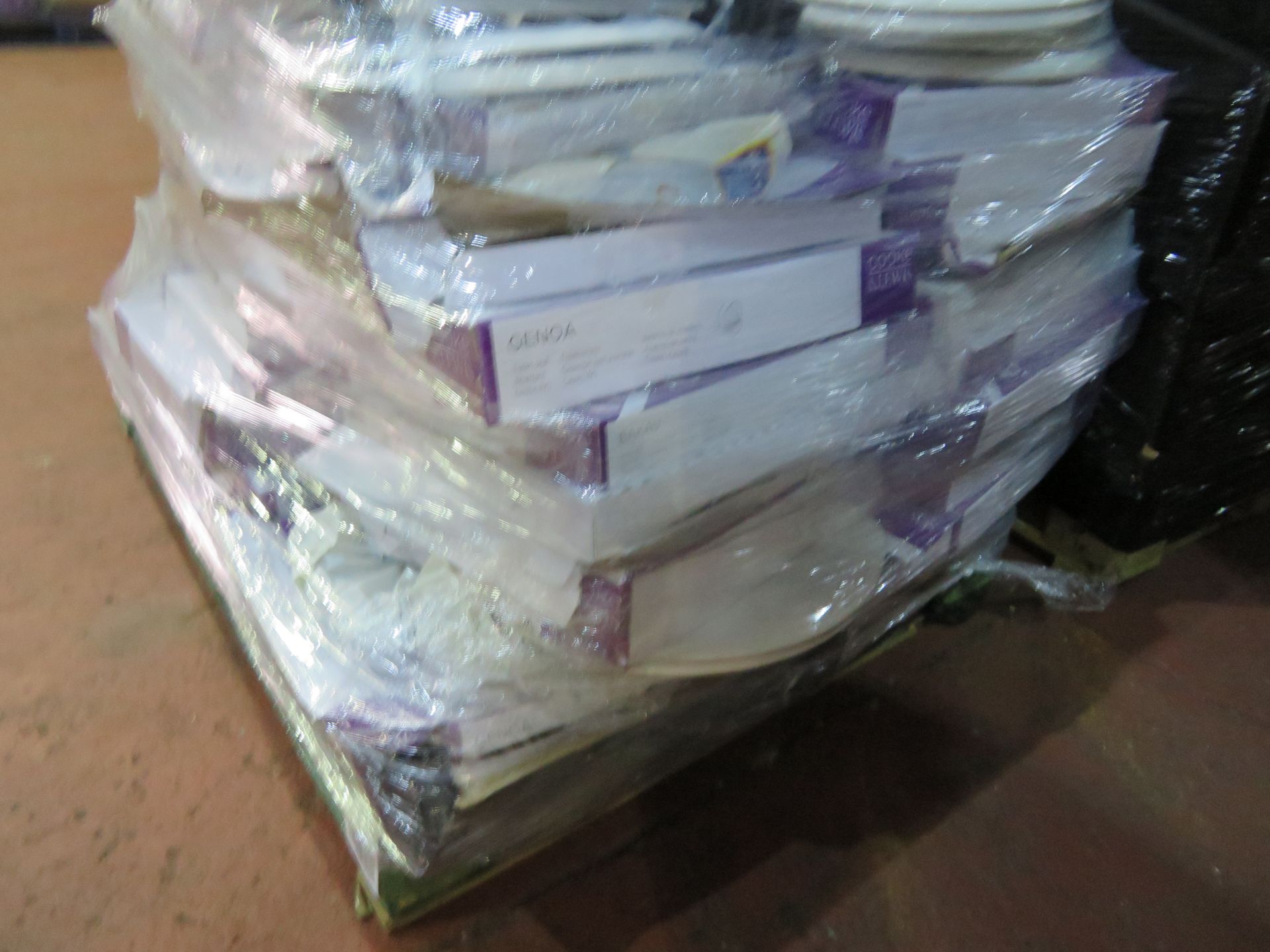 (2M) PALLET TO CONTAIN APPROX. 55 x VARIOUS TOILET SEATS TO INCLUDE: COOKE AND LEWIS GENOA, BEM... - Image 2 of 2