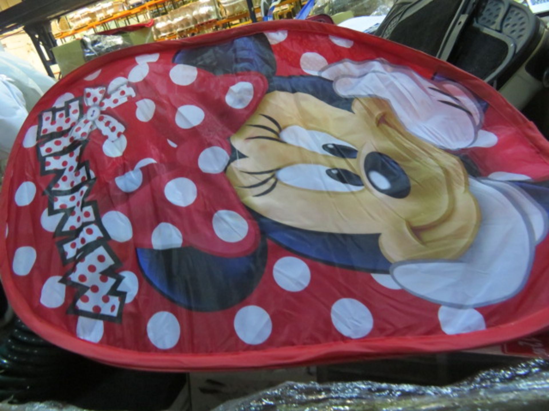 (138) LARGE PALLET APPROX 4FT TALL TO CONTAIN MINNIE MOUSE MESH LAUNDY BASKET, BEVERL3EY HILLS ... - Image 4 of 11