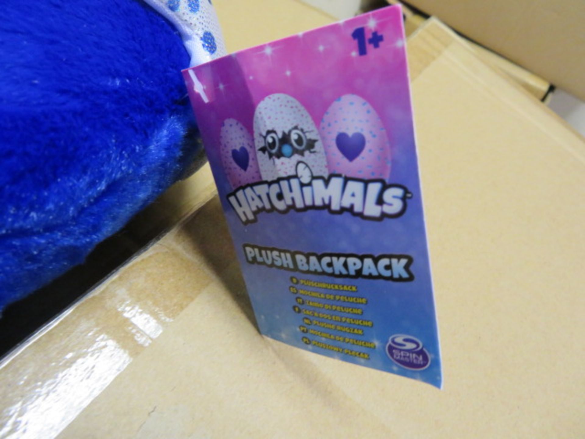 (112) PALLET TO CONTAIN 180 X BRAND NEW HATCHIMALS BLUE/WHITE PLUSH BACKPACK. RRP £19.99 EACH.... - Bild 5 aus 5