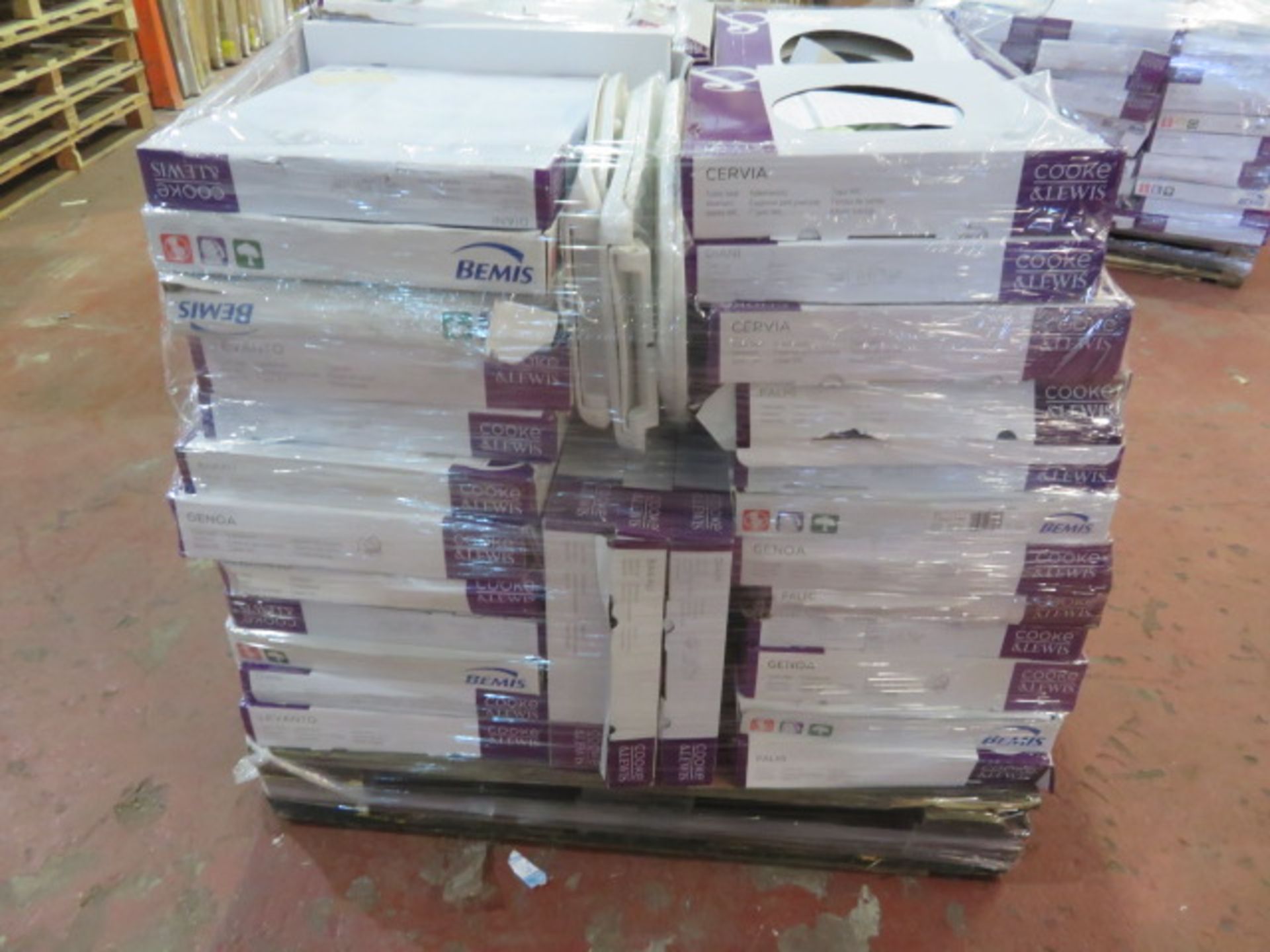 (5A) PALLET TO CONTAIN APPROX. 55 x VARIOUS TOILET SEATS TO INCLUDE: COOKE AND LEWIS GENOA, BEM... - Image 2 of 4