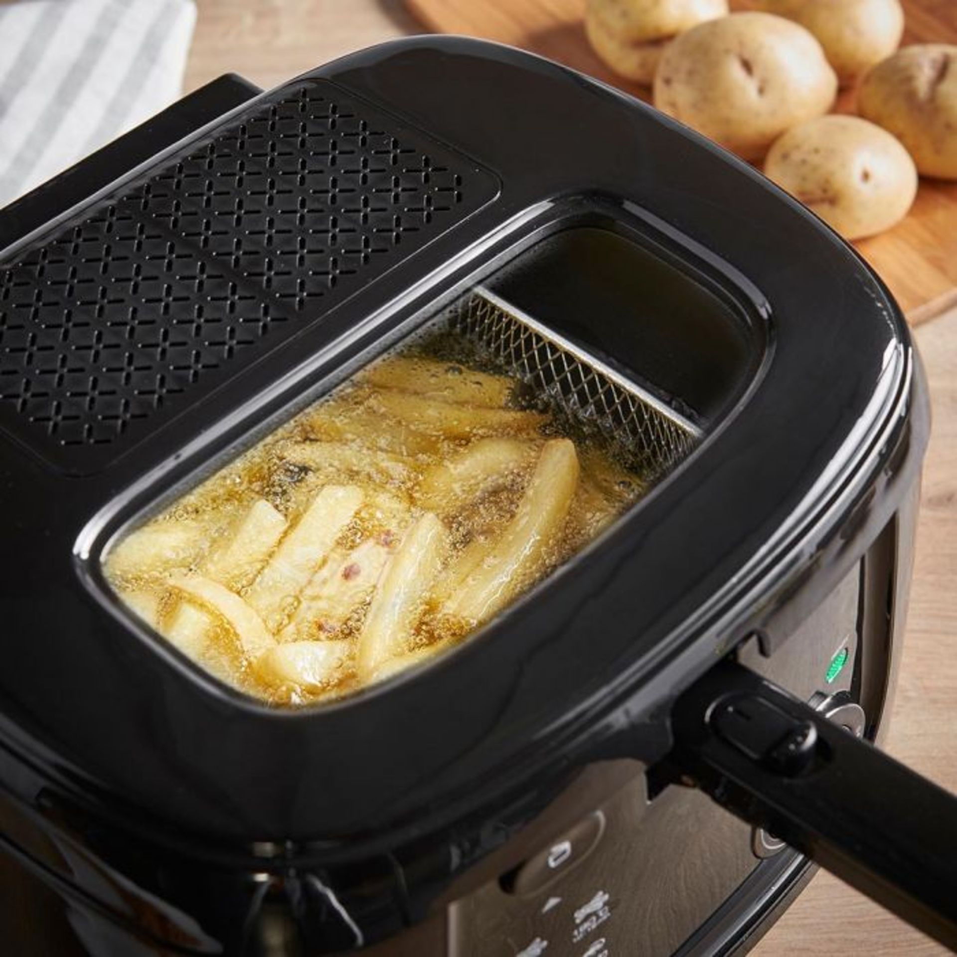 (NN21) 2.5L Deep Fat Fryer Enjoy homemade, freshly fried food – quickly, easily and just the... - Image 3 of 4