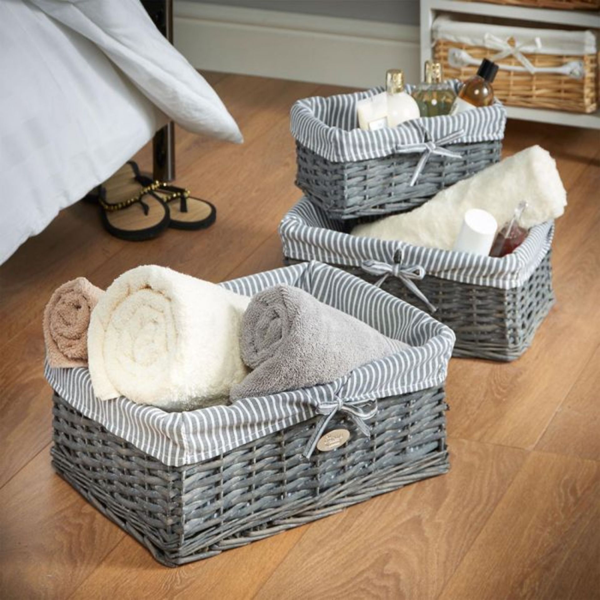 (NN29) Wicker Basket Set of 3 Set of 3 multi-purpose wicker baskets - great for the home or of...