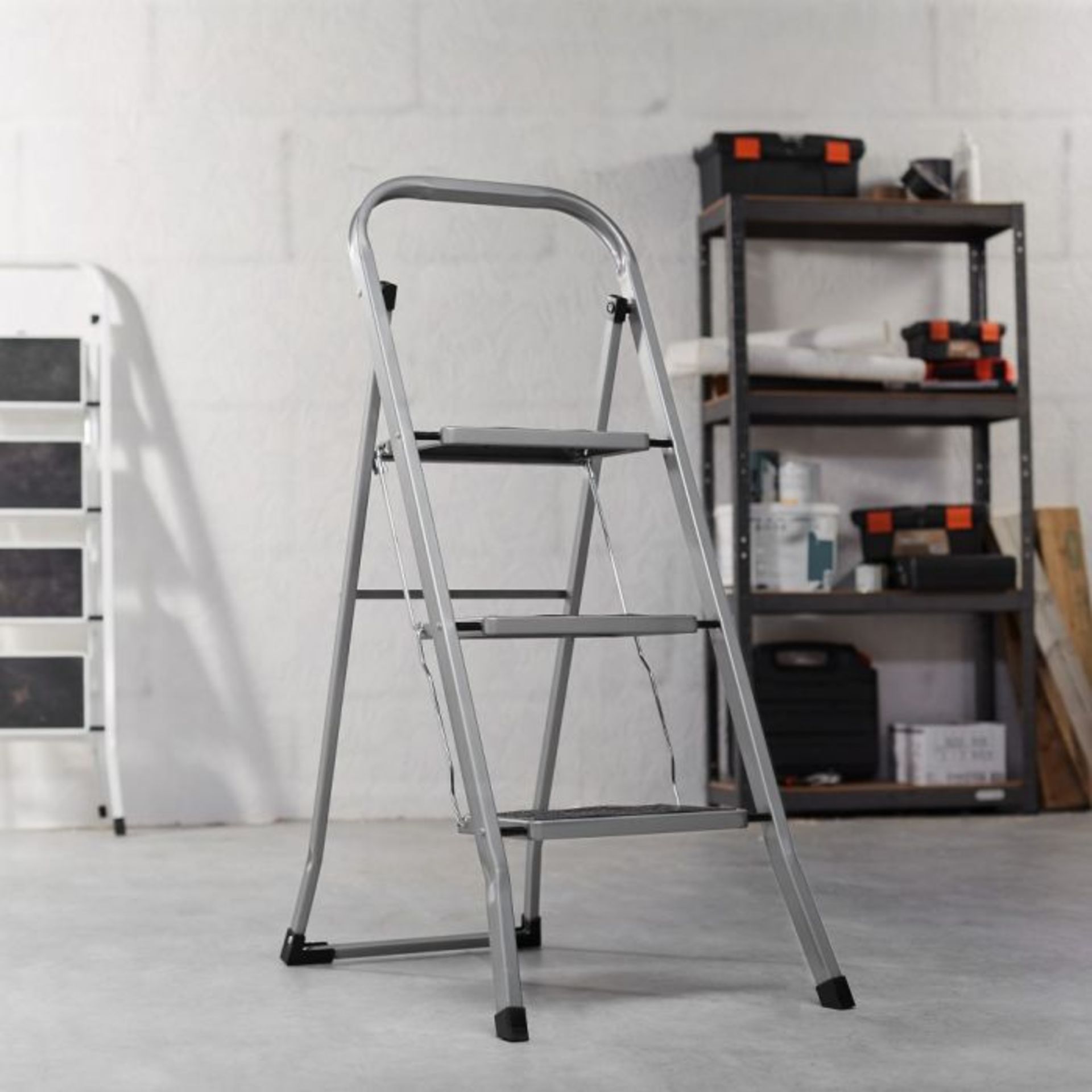 (NN85) 3 Step Steel Ladder Durable 3 step steel ladder Distributes weight evenly for total st...