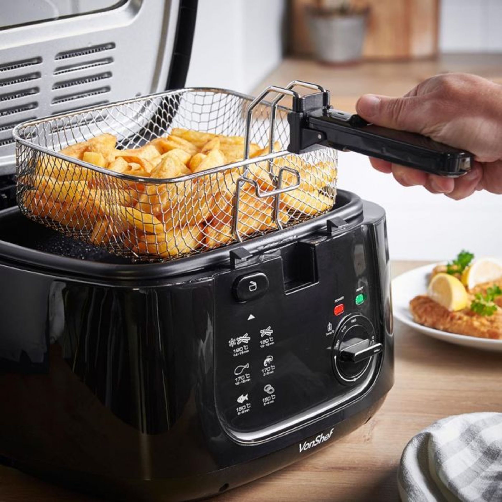 (NN21) 2.5L Deep Fat Fryer Enjoy homemade, freshly fried food – quickly, easily and just the... - Image 4 of 4