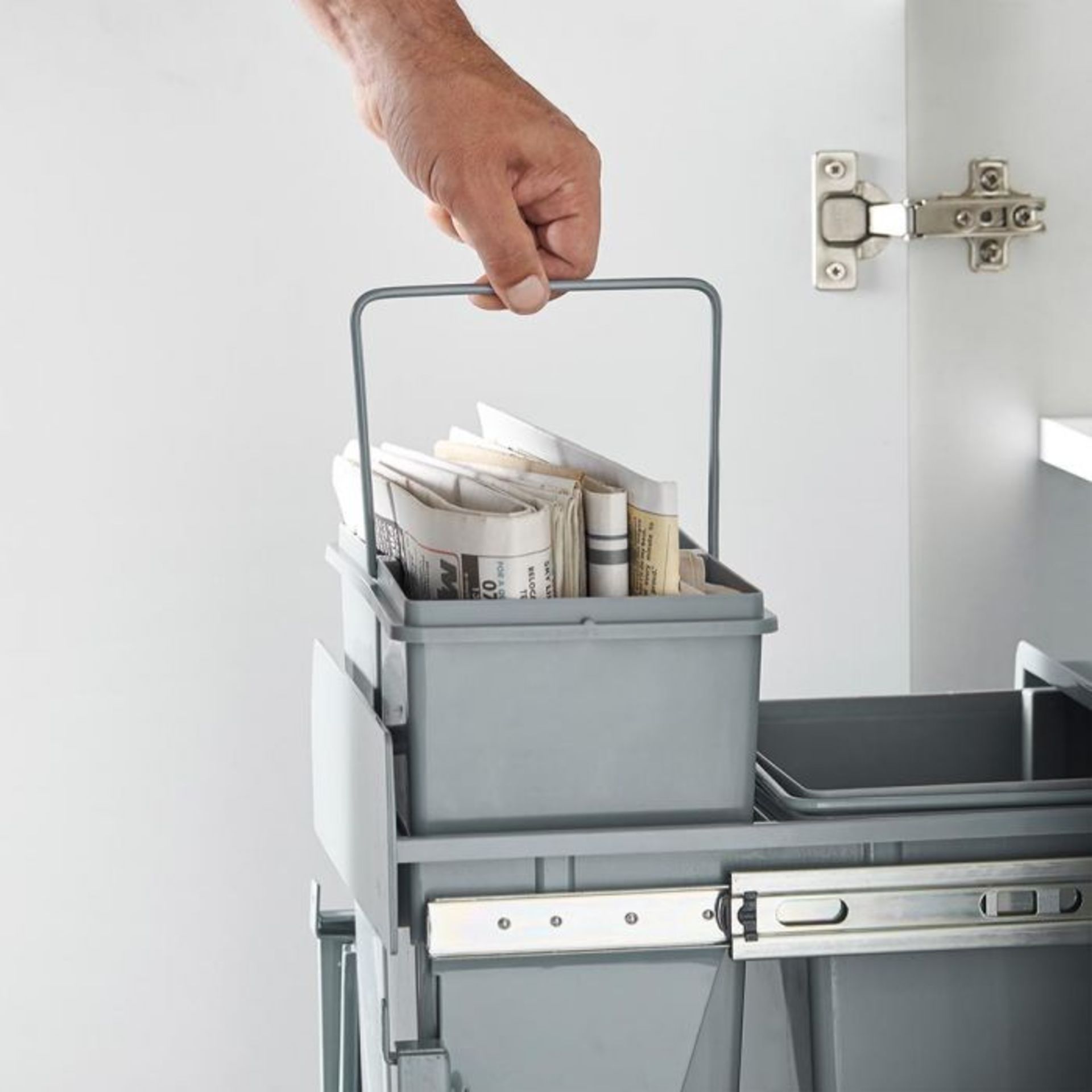 (NN25) 30L Pull-Out Cupboard Bin Save valuable floorspace in your kitchen and keep an unsightl... - Image 4 of 4