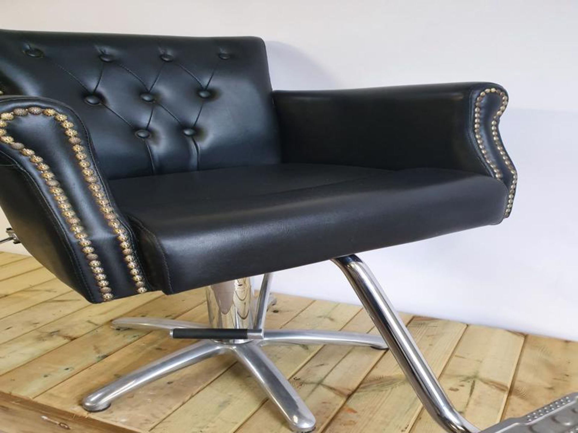 Barbers Leather Chair - Image 3 of 3