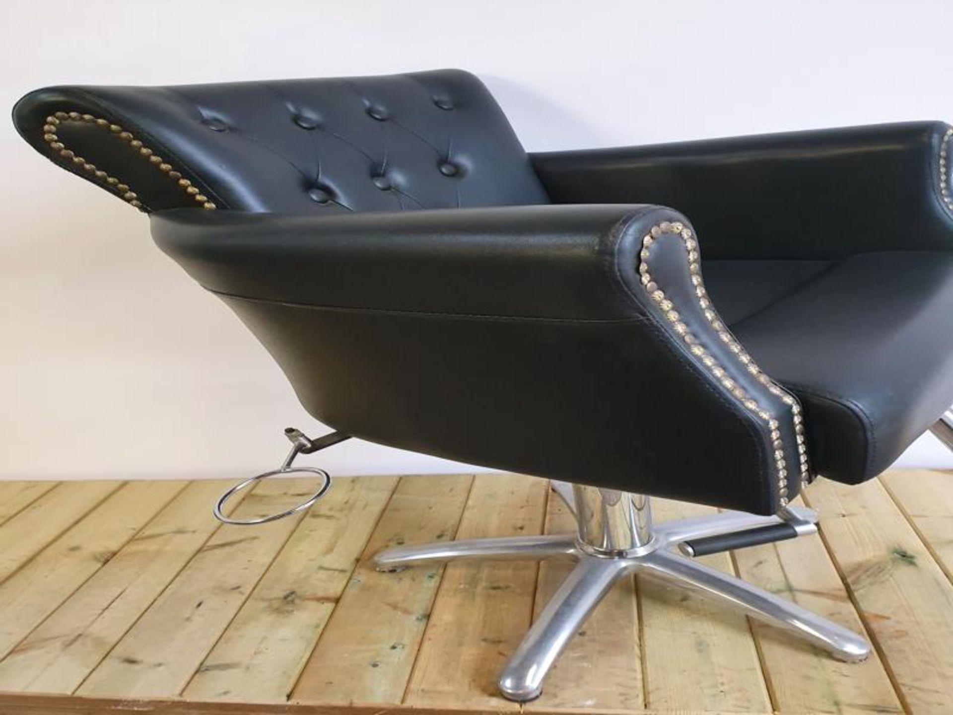 Barbers Leather Chair - Image 2 of 3