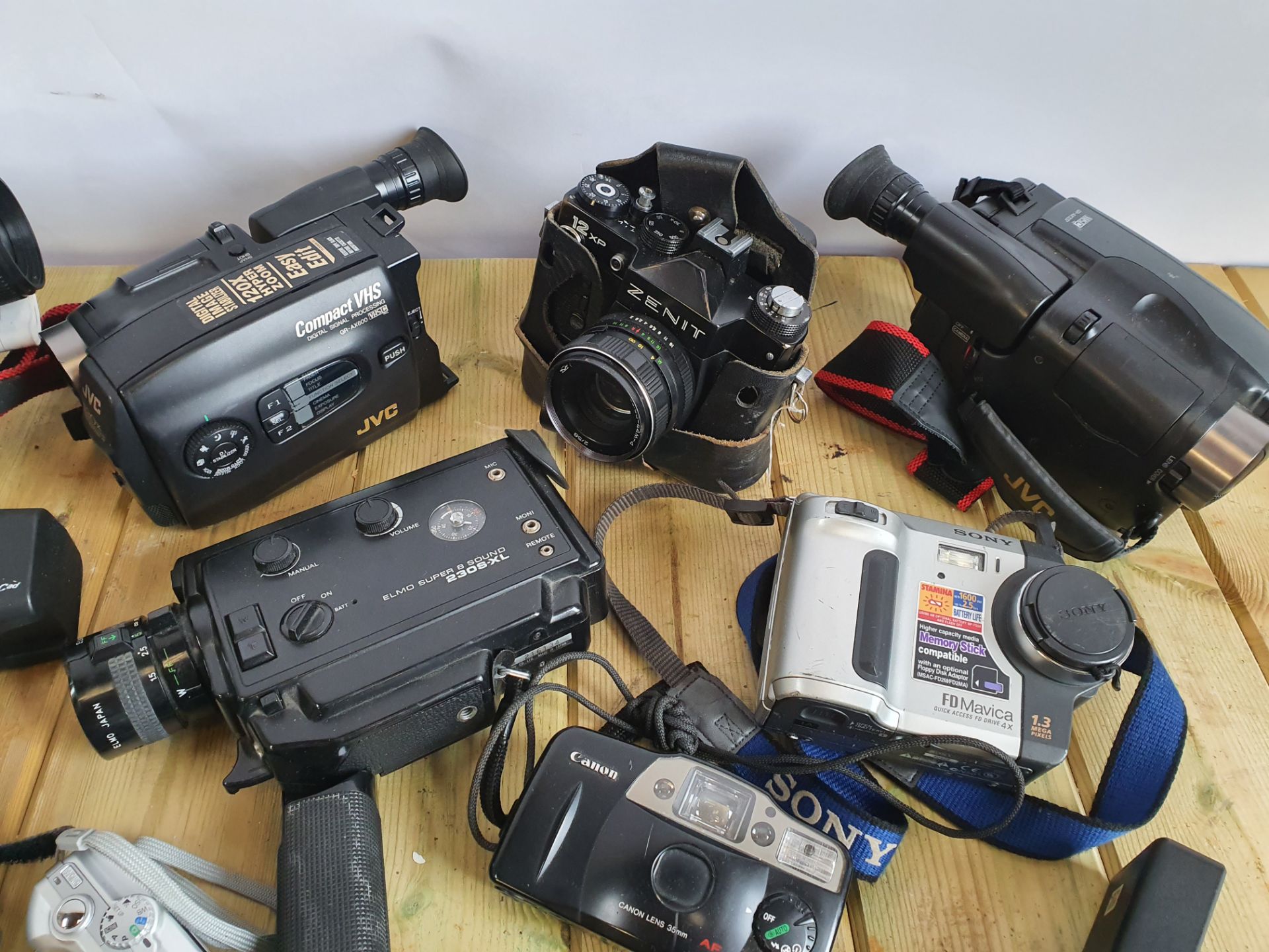 Camera and Camcorder bundle - Image 4 of 4