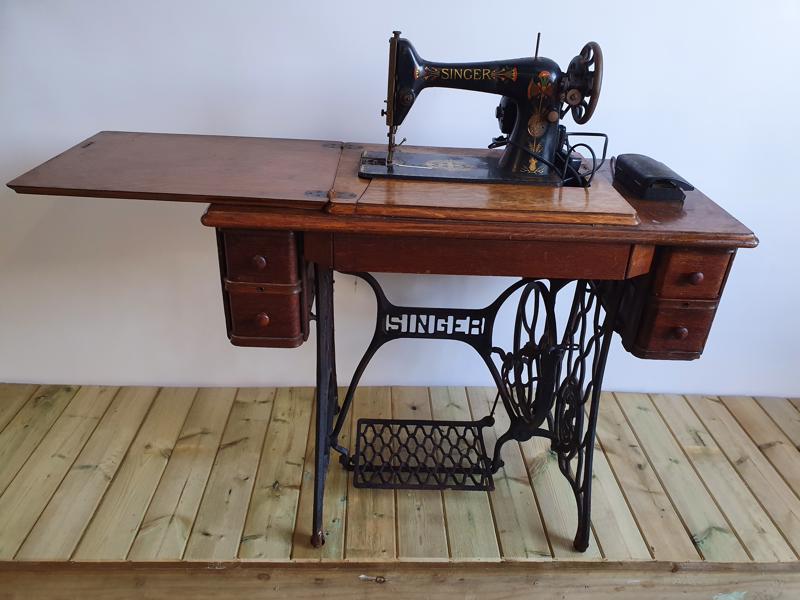 Sewing Machine Table - Image 2 of 6