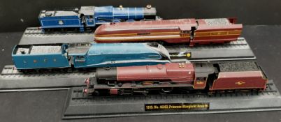 Model Trains 4 Mounted on Display Stands 00 Gauge